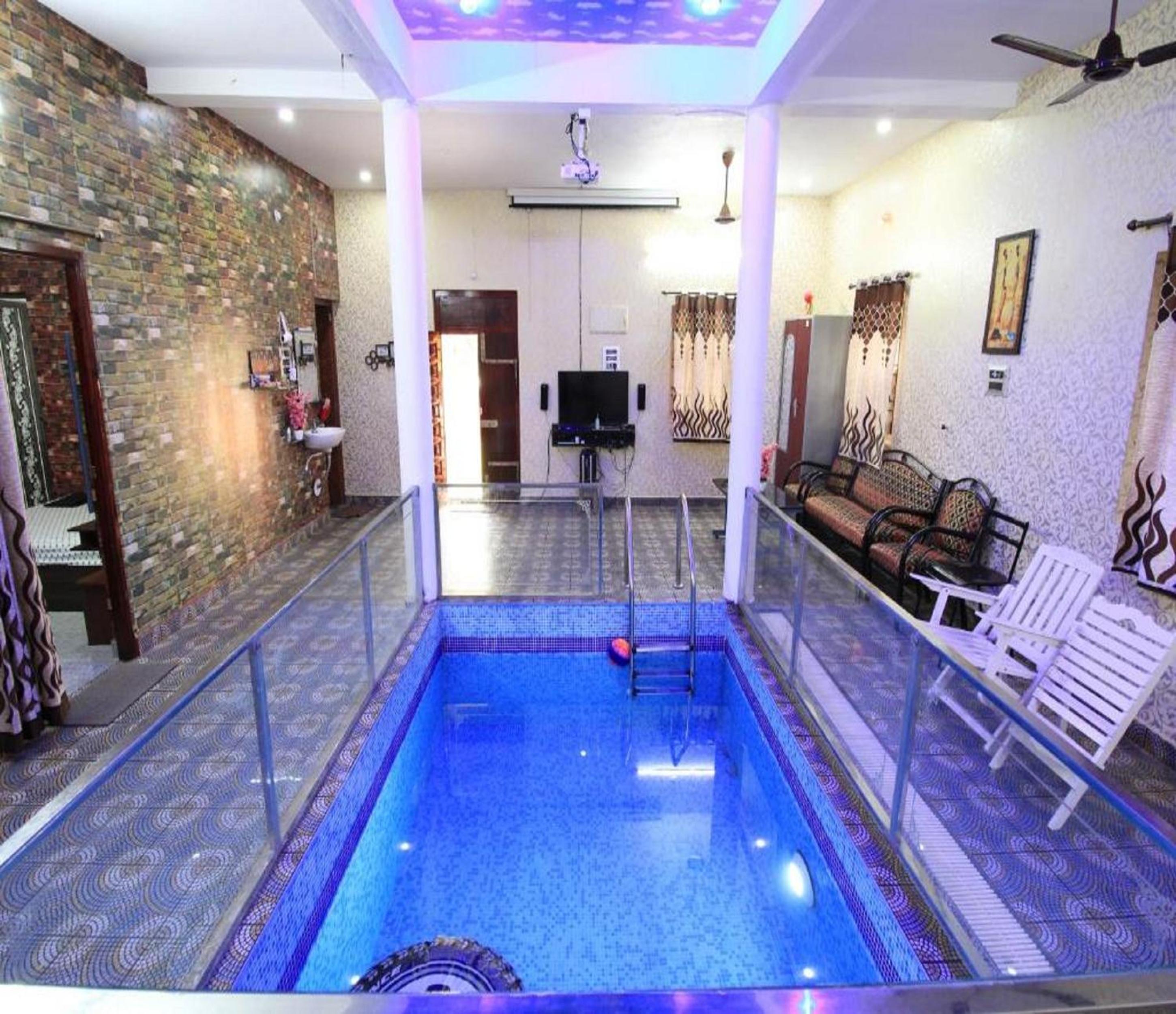 Villa with Private Pool - Photo 6