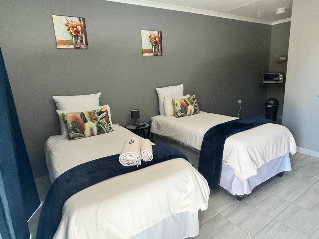 Twin Room - Photo 6