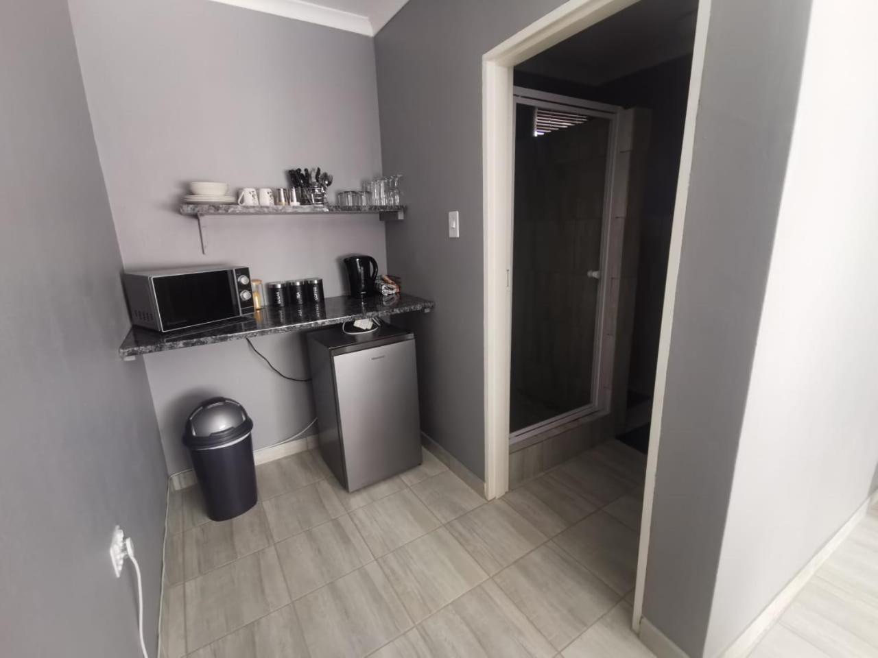 Twin Room - Photo 9