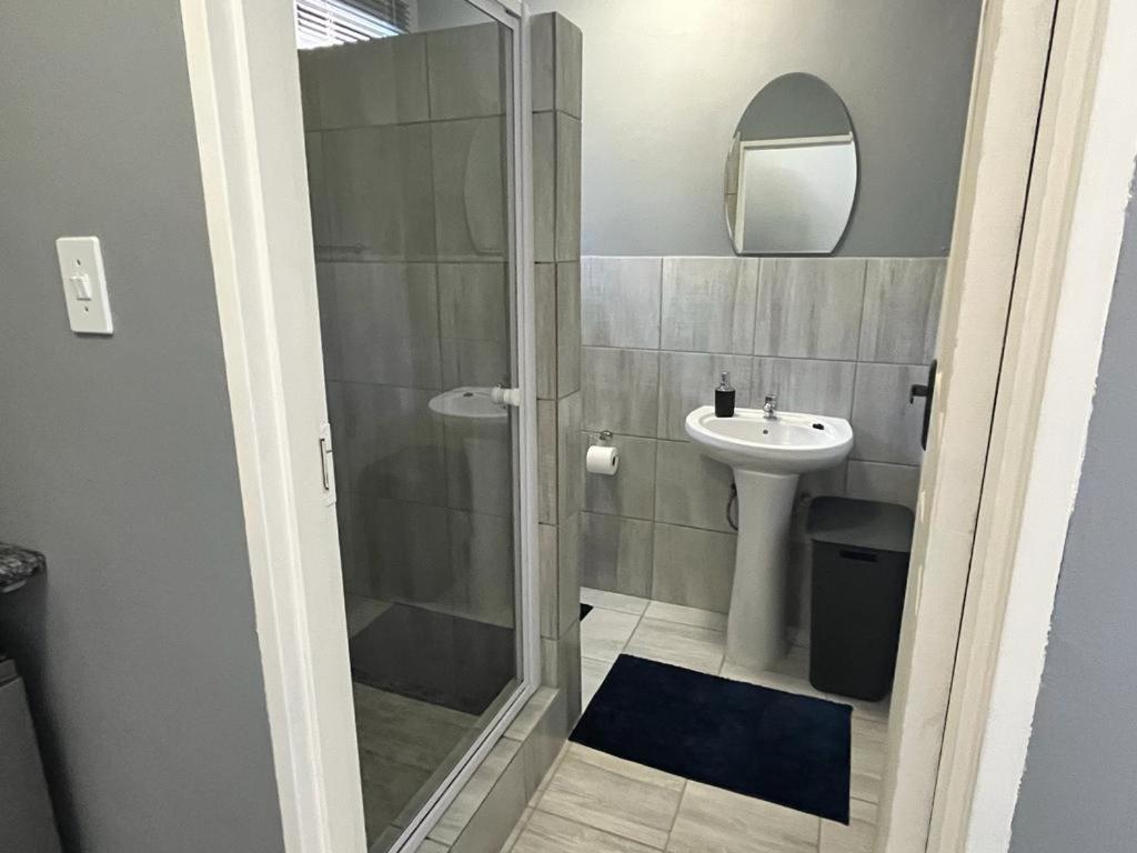 Twin Room - Photo 2