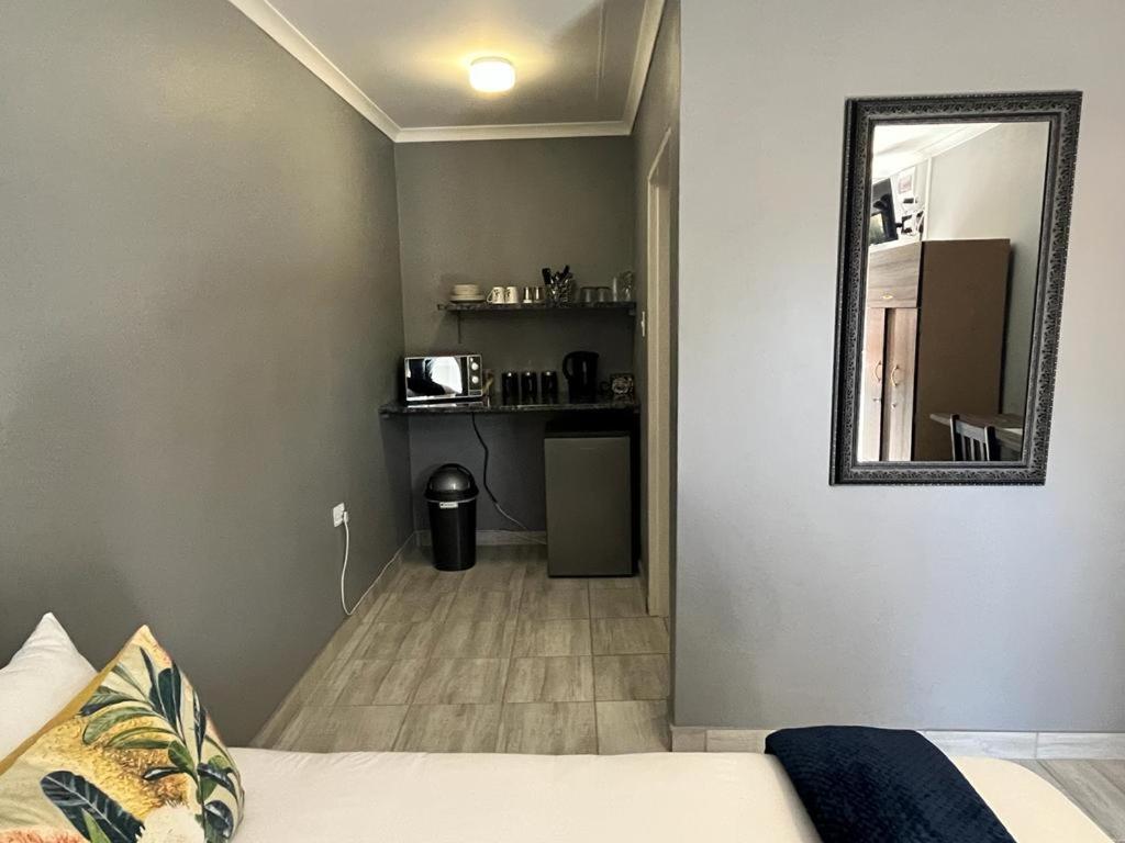 Twin Room - Photo 3