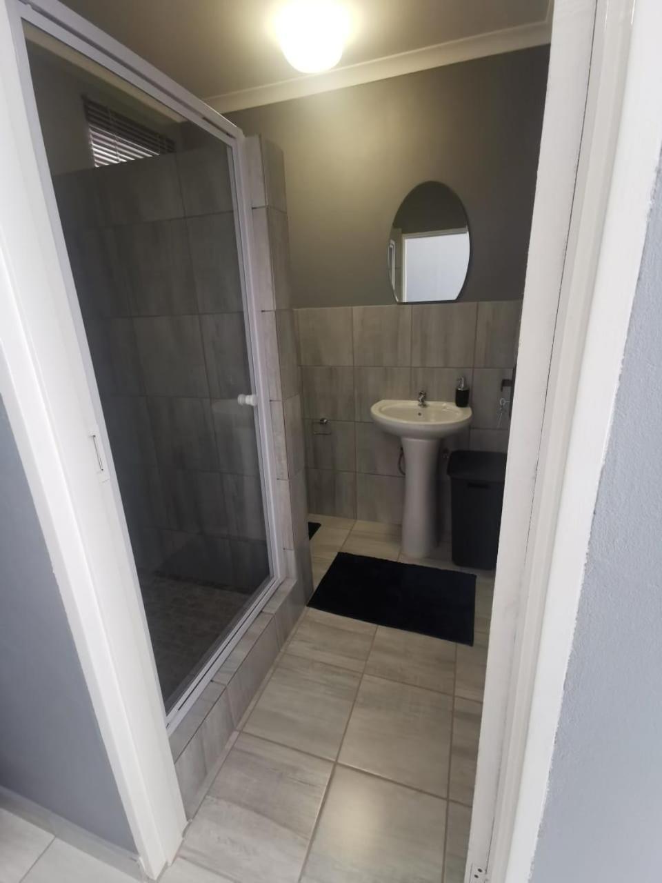Twin Room - Photo 7