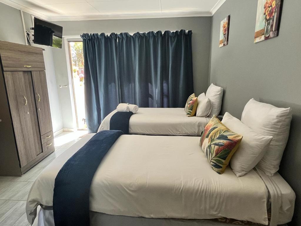 Twin Room - Photo 1