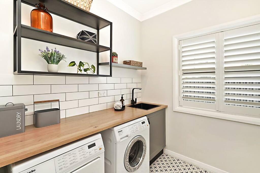 Three-Bedroom House photo 3