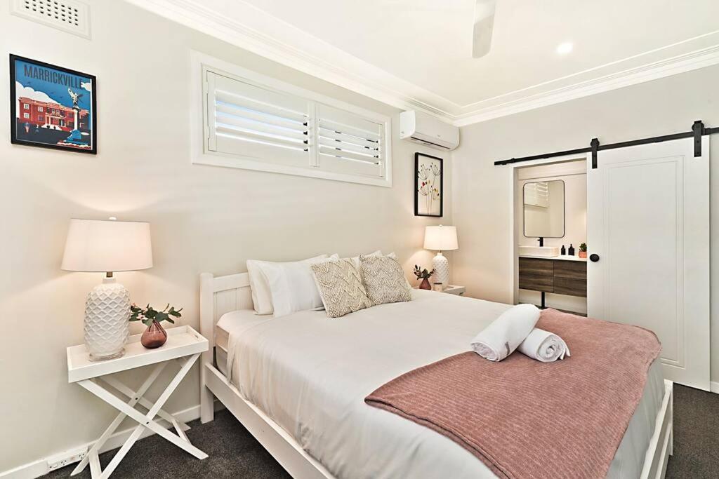 Three-Bedroom House photo 2