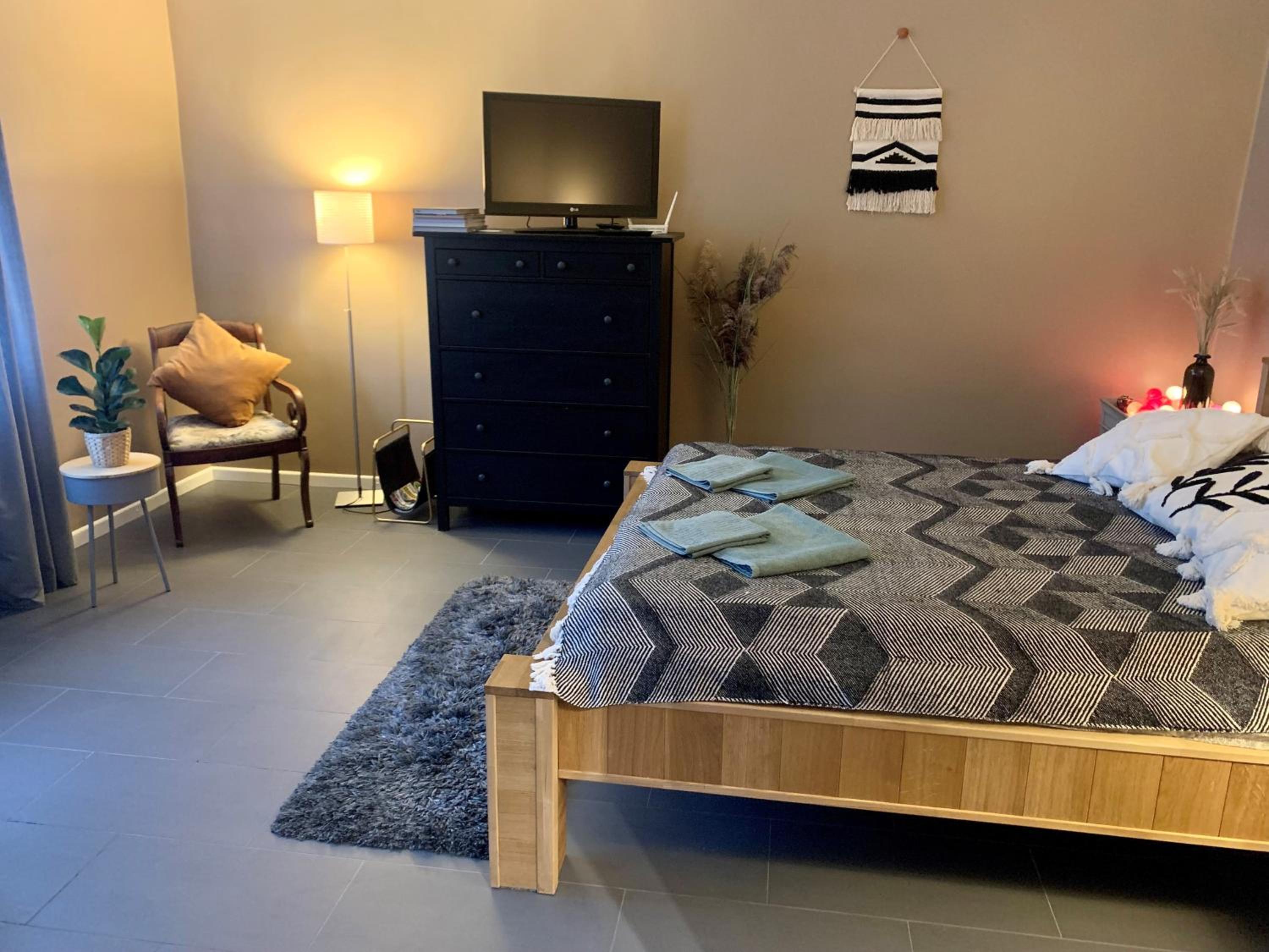 One-Bedroom Apartment - Photo 7
