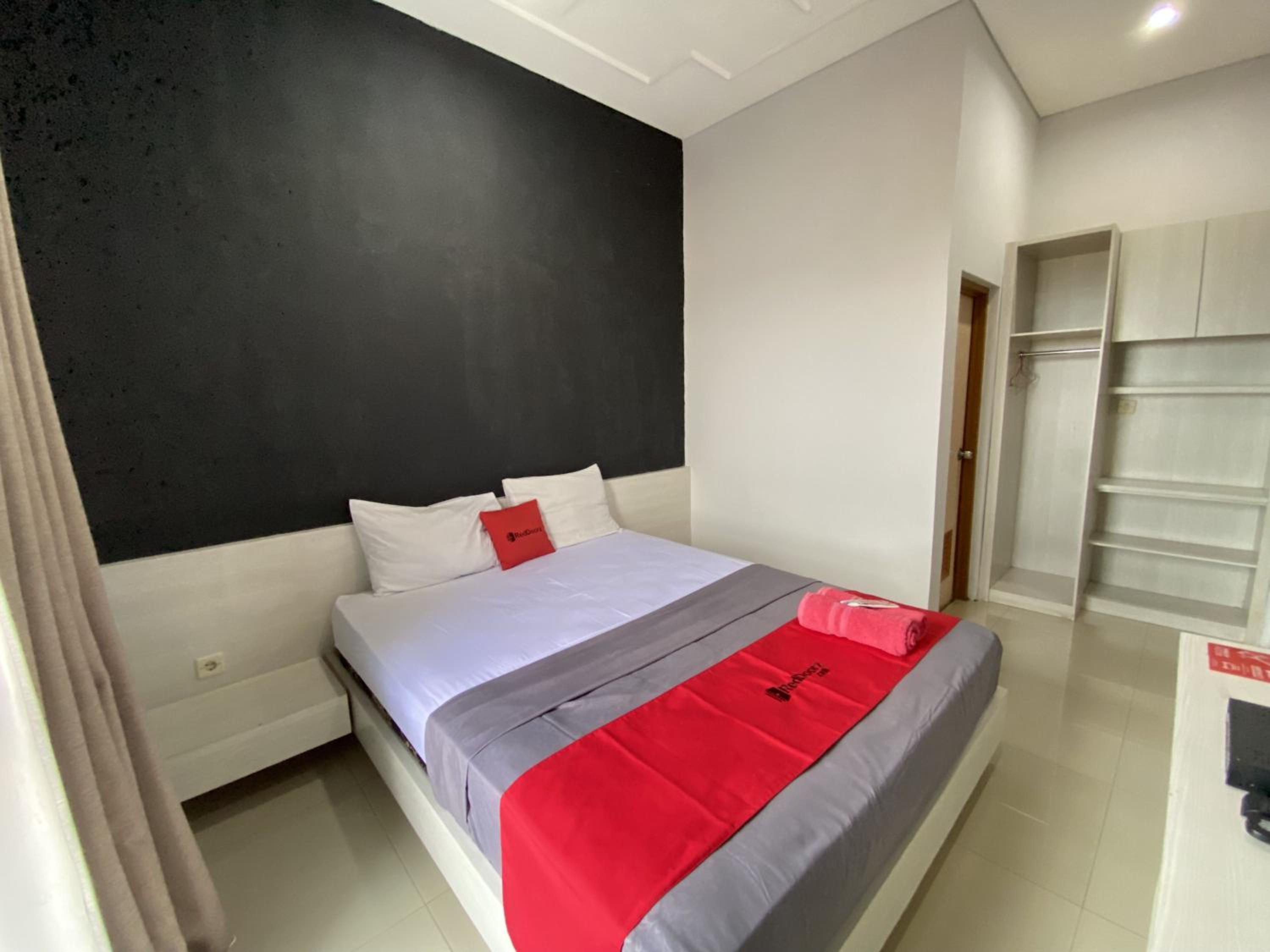 Standard Double Room - Photo 17