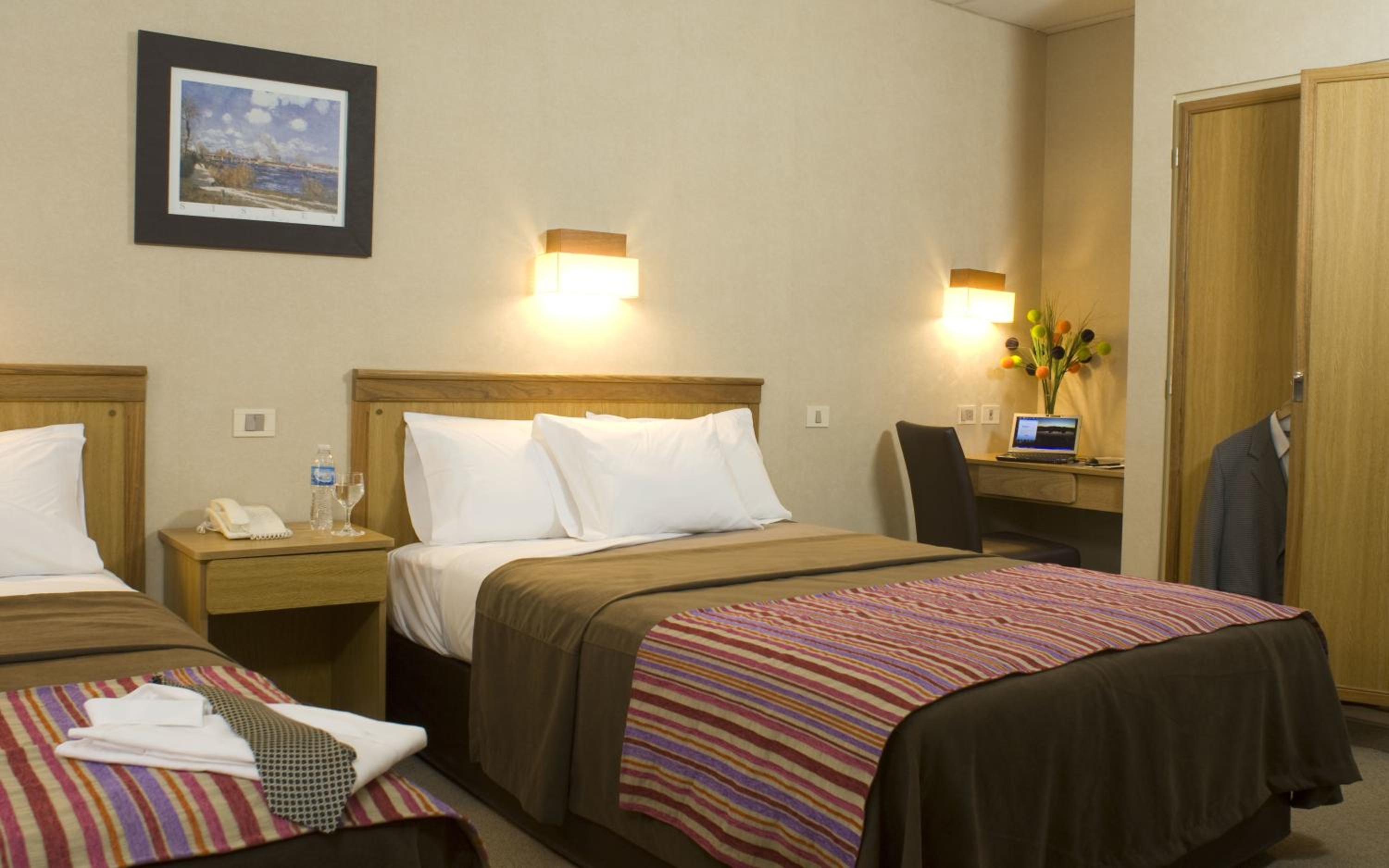 Standard Twin Room photo 2