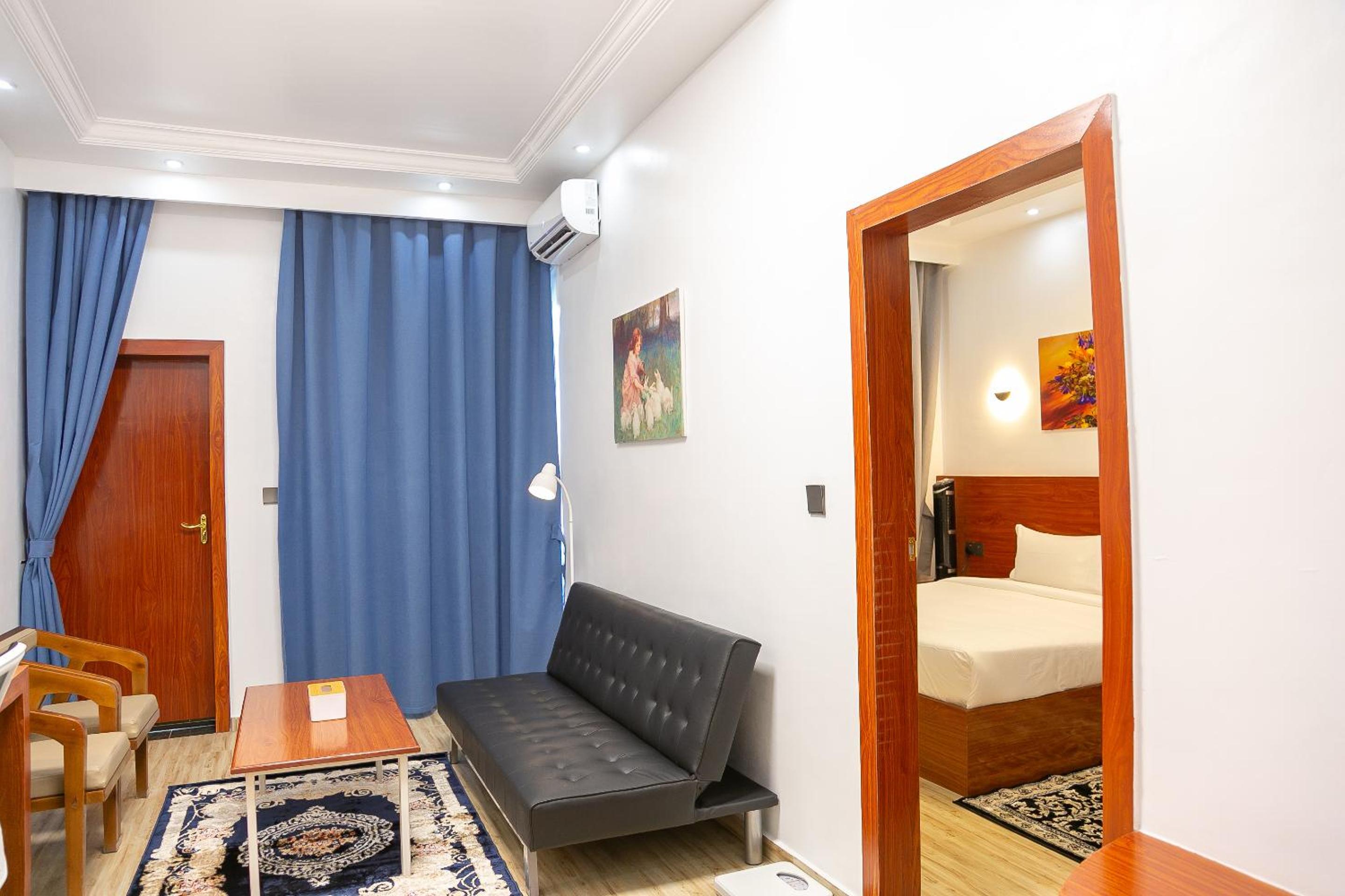 Junior Suite with Balcony - Photo 4