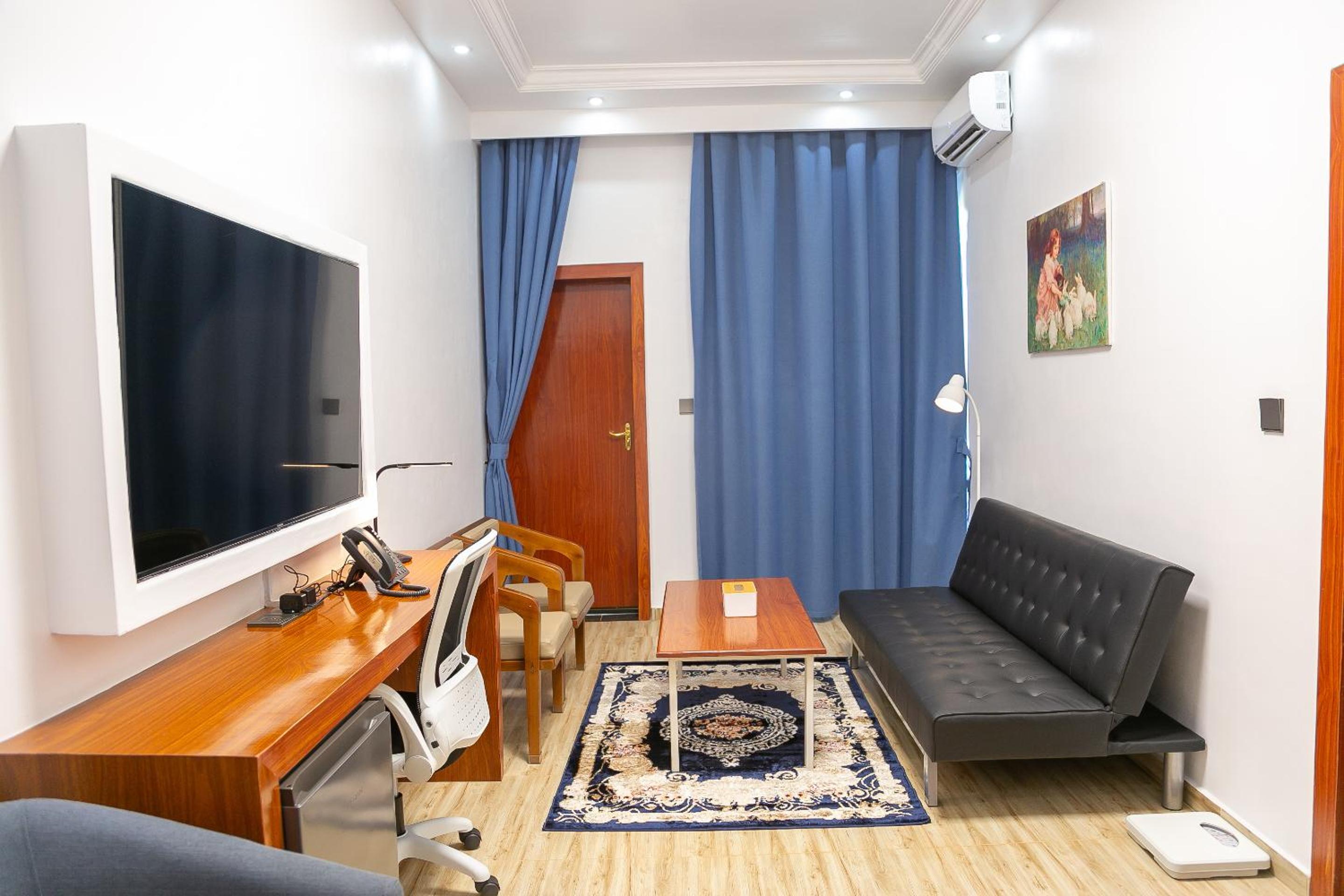 Junior Suite with Balcony - Photo 6