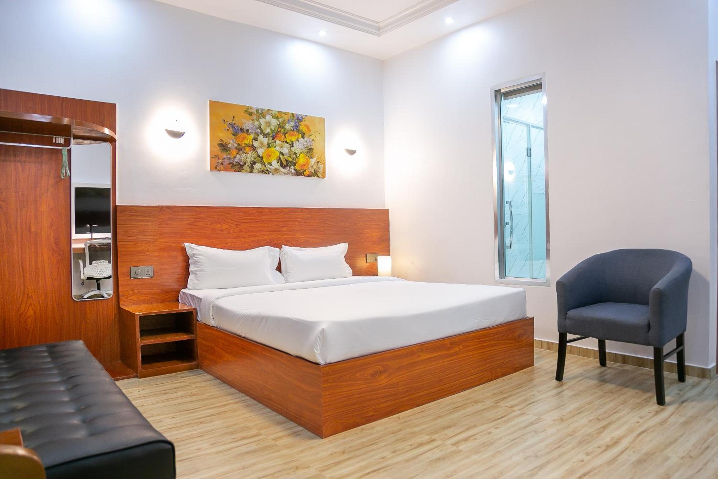 Deluxe Double Room with Balcony - Photo 2