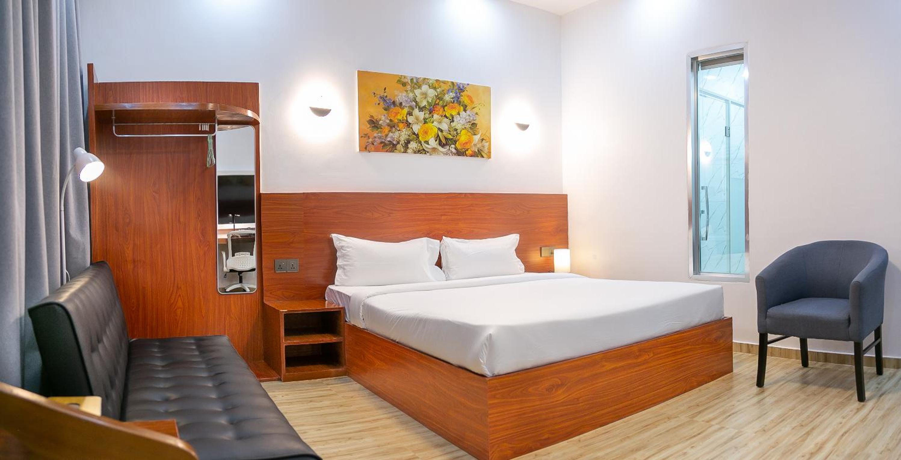 Deluxe Double Room with Balcony - Photo 3