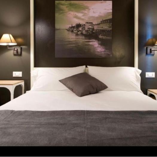 Standard Double Room - Photo 9