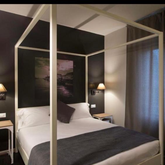 Standard Double Room - Photo 11