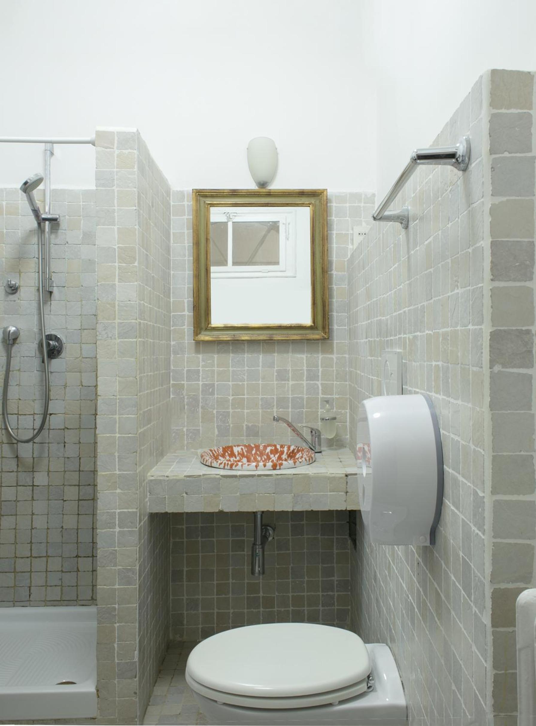 Twin Room with Shared Bathroom photo 3