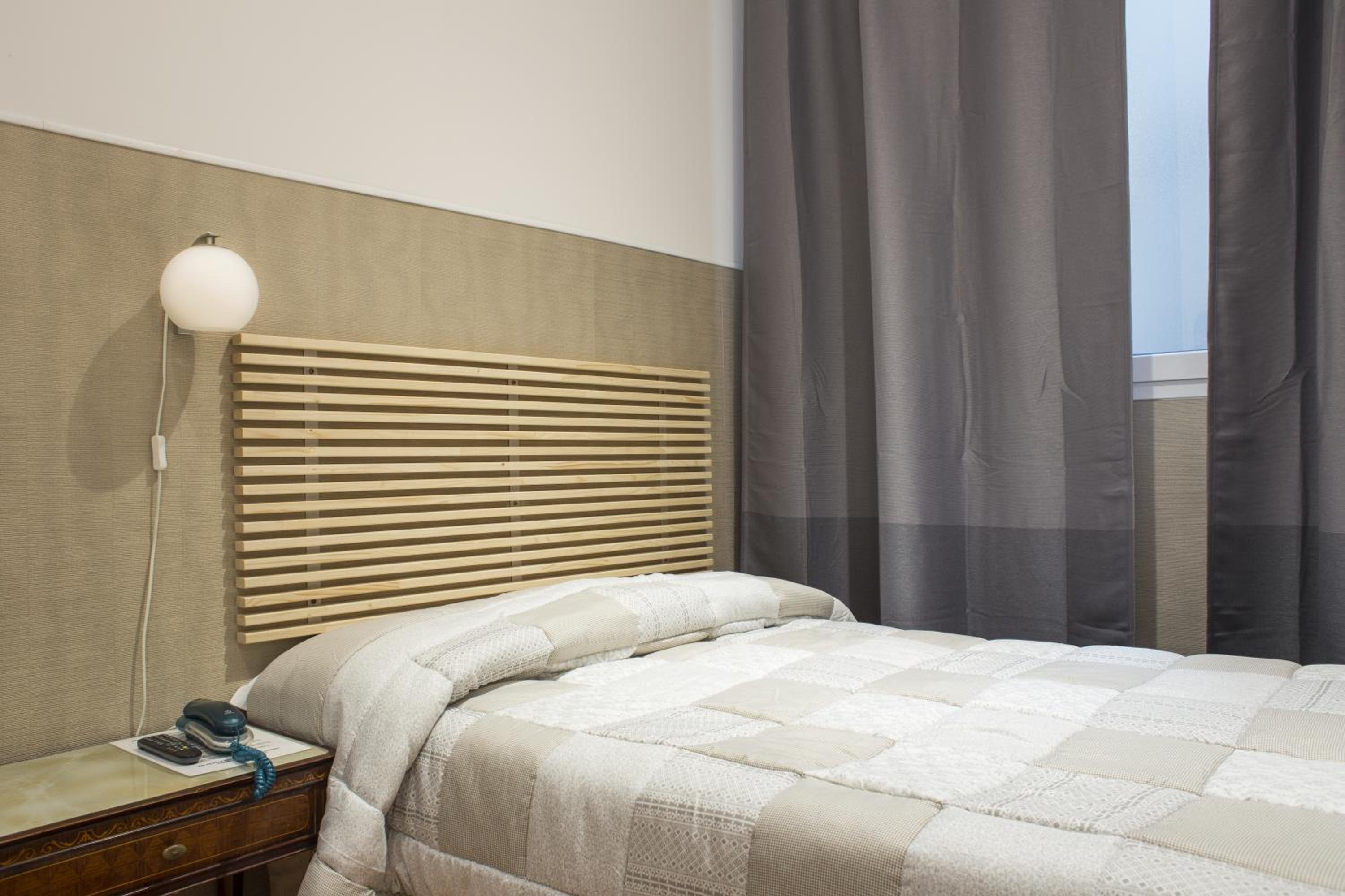 Quadruple Room with Private Bathroom photo 1