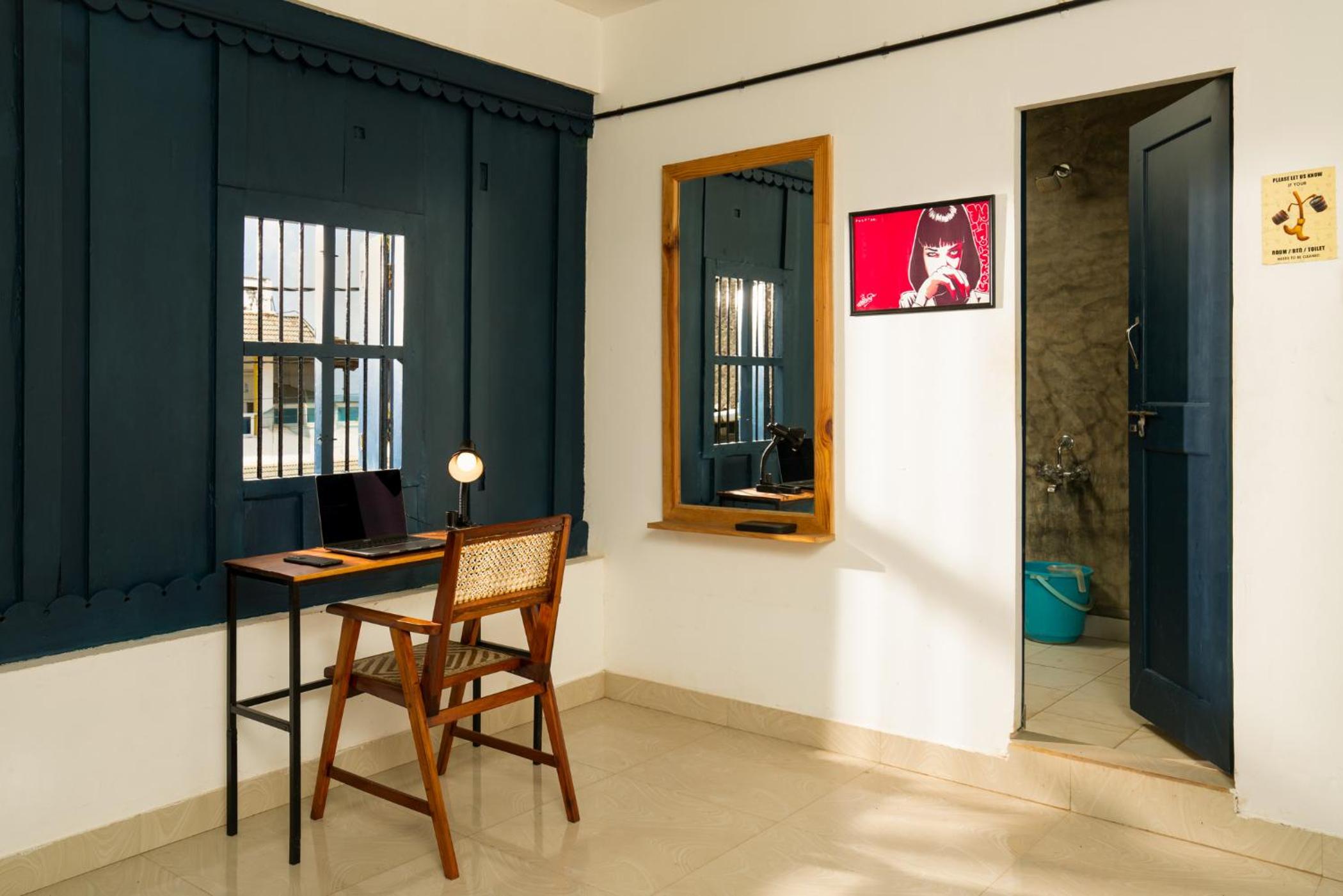 Deluxe Double Room (with AC) - Photo 4