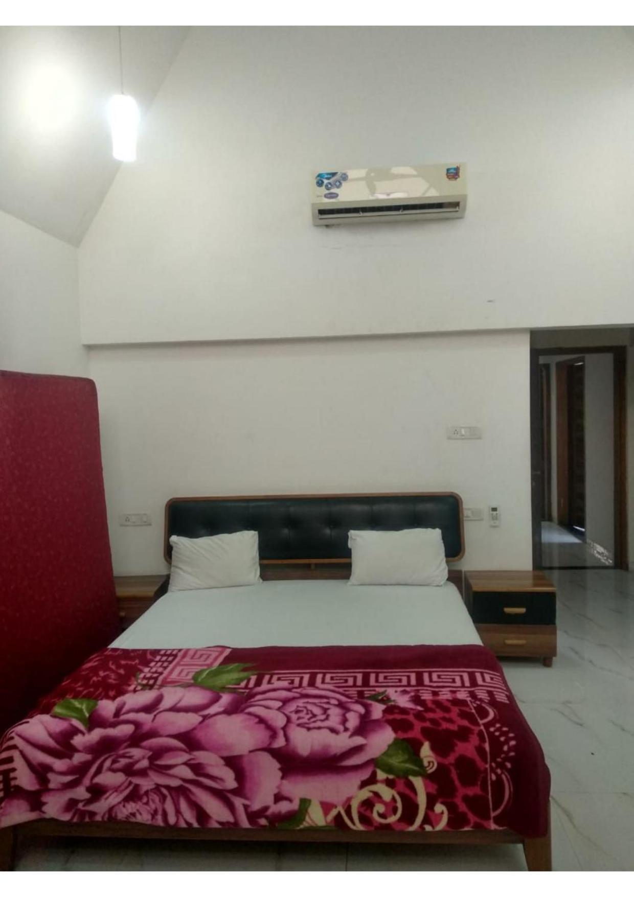 Three-Bedroom Villa photo 1