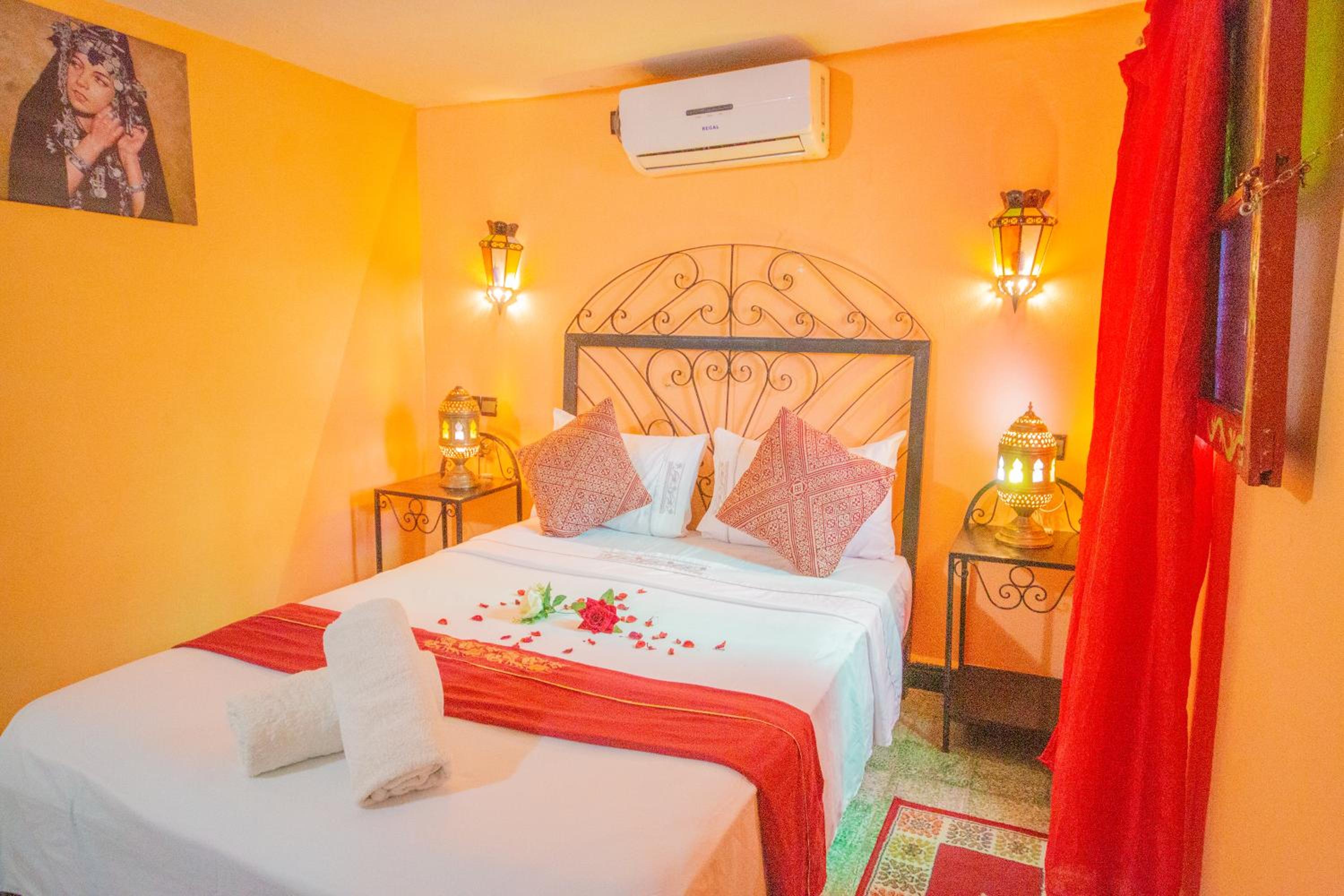 Double Room with Private Bathroom photo 2