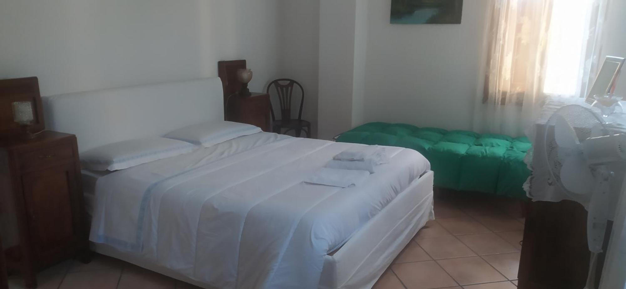 Quadruple Room with Private Bathroom - Photo 9