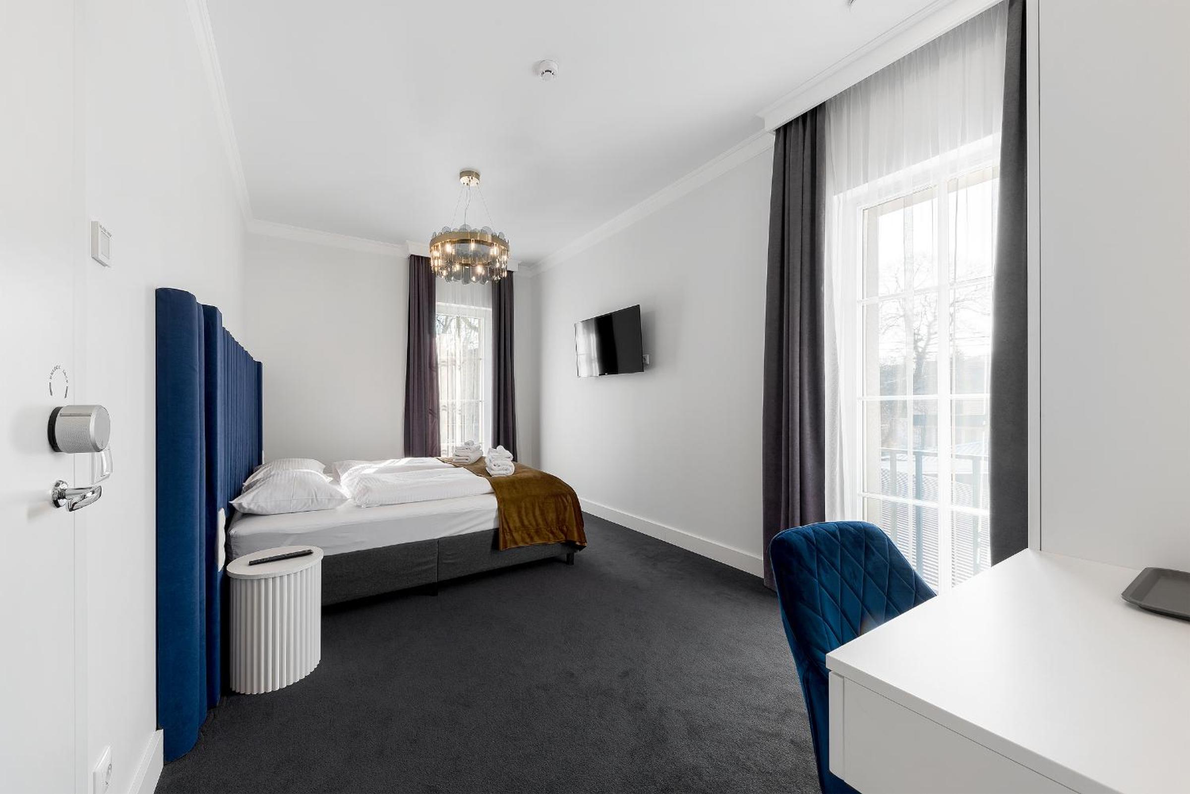 Large Double or Twin Room - Photo 3