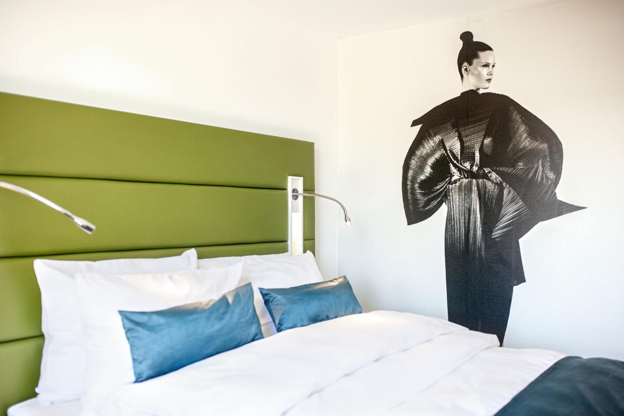 Standard Double Room with City View - Photo 4