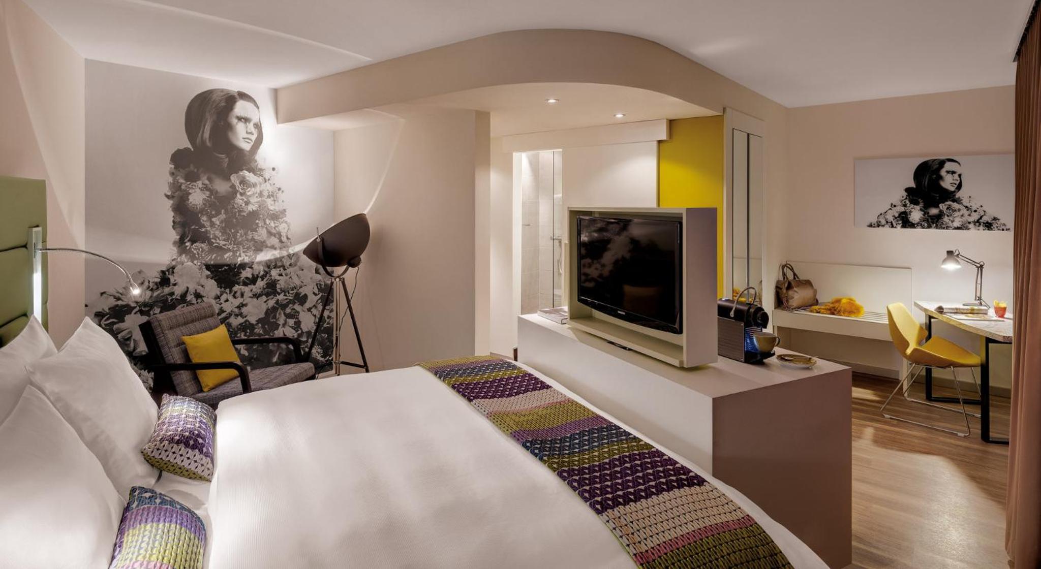 Standard Double Room with City View - Photo 3