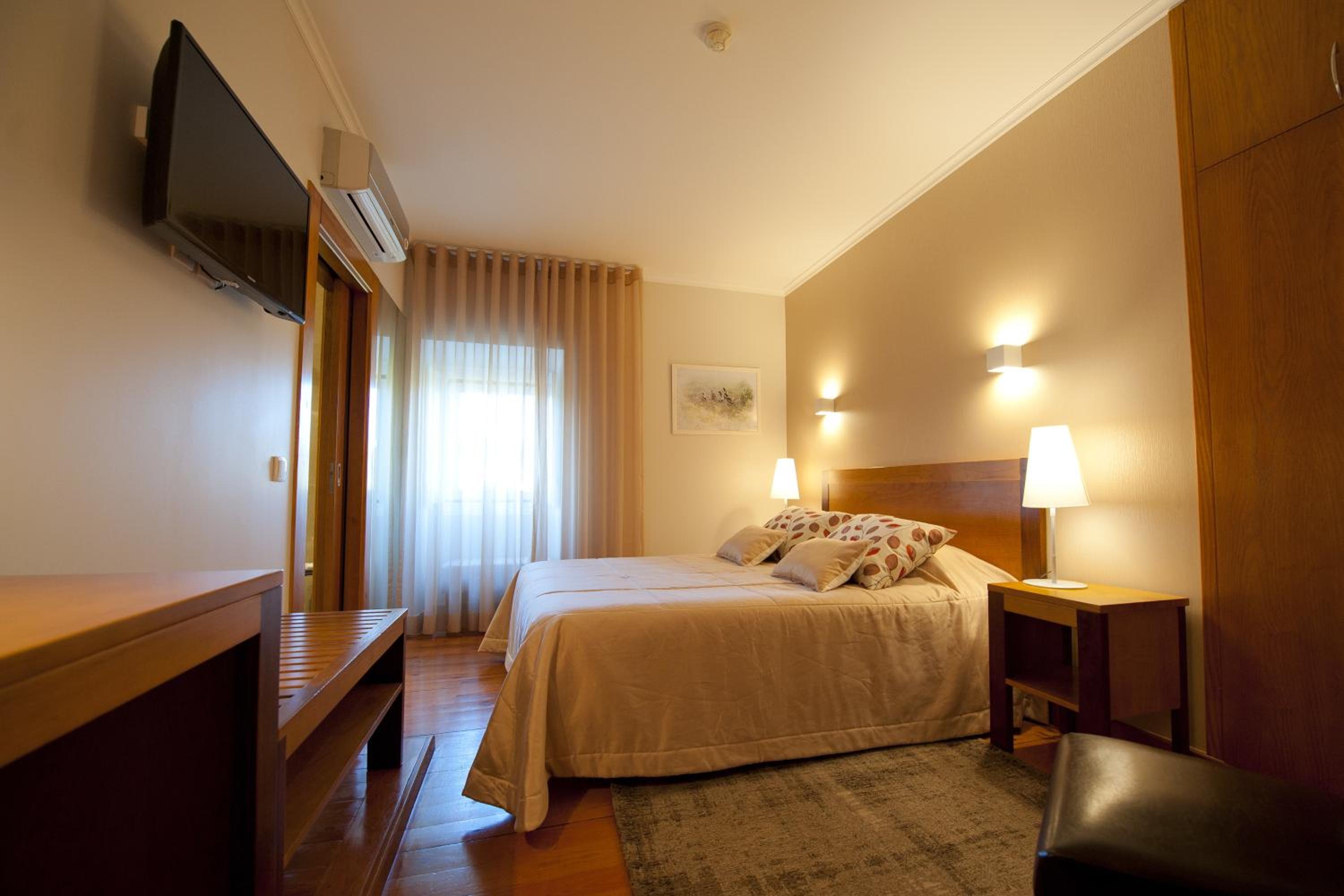Double or Twin Room - Photo 33