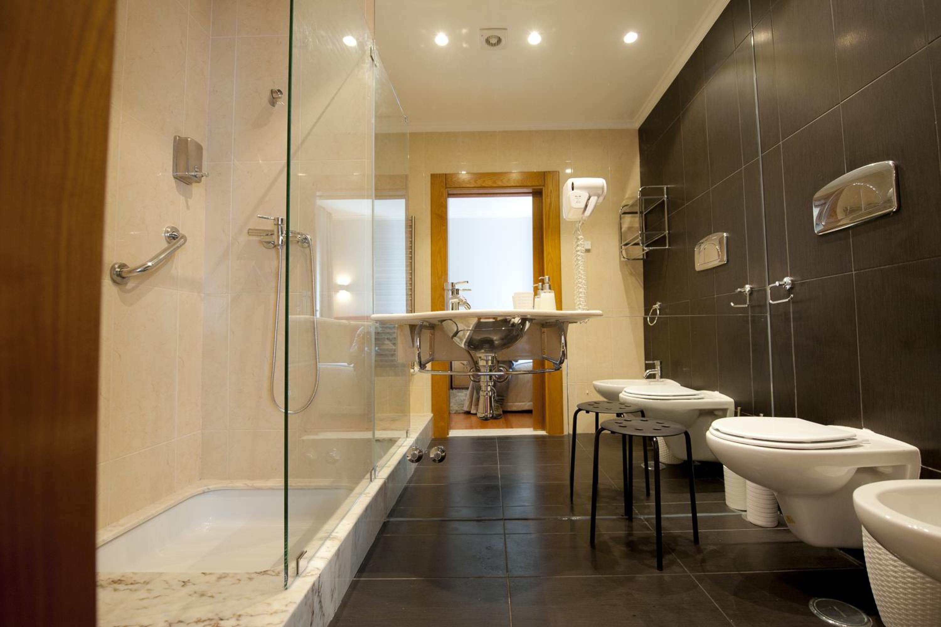 Double or Twin Room - Photo 31