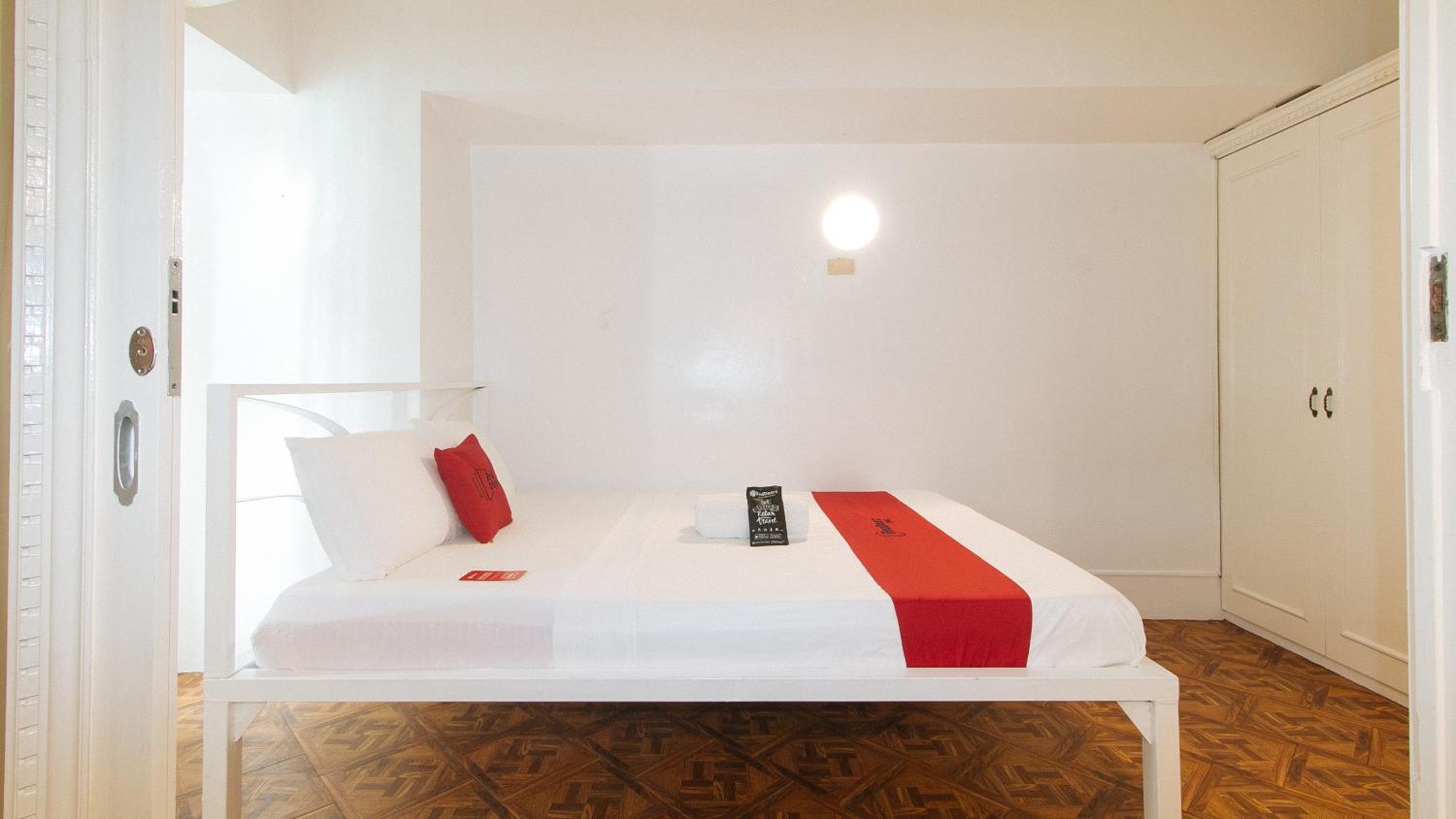 Queen Room - Photo 10