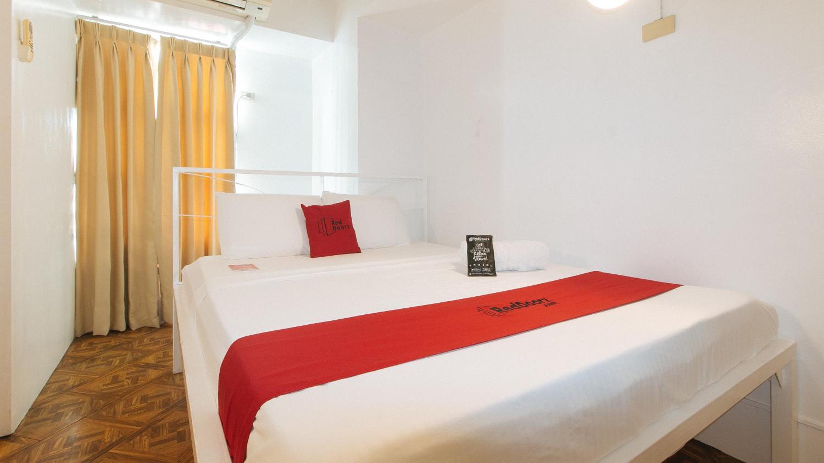 Queen Room - Photo 6