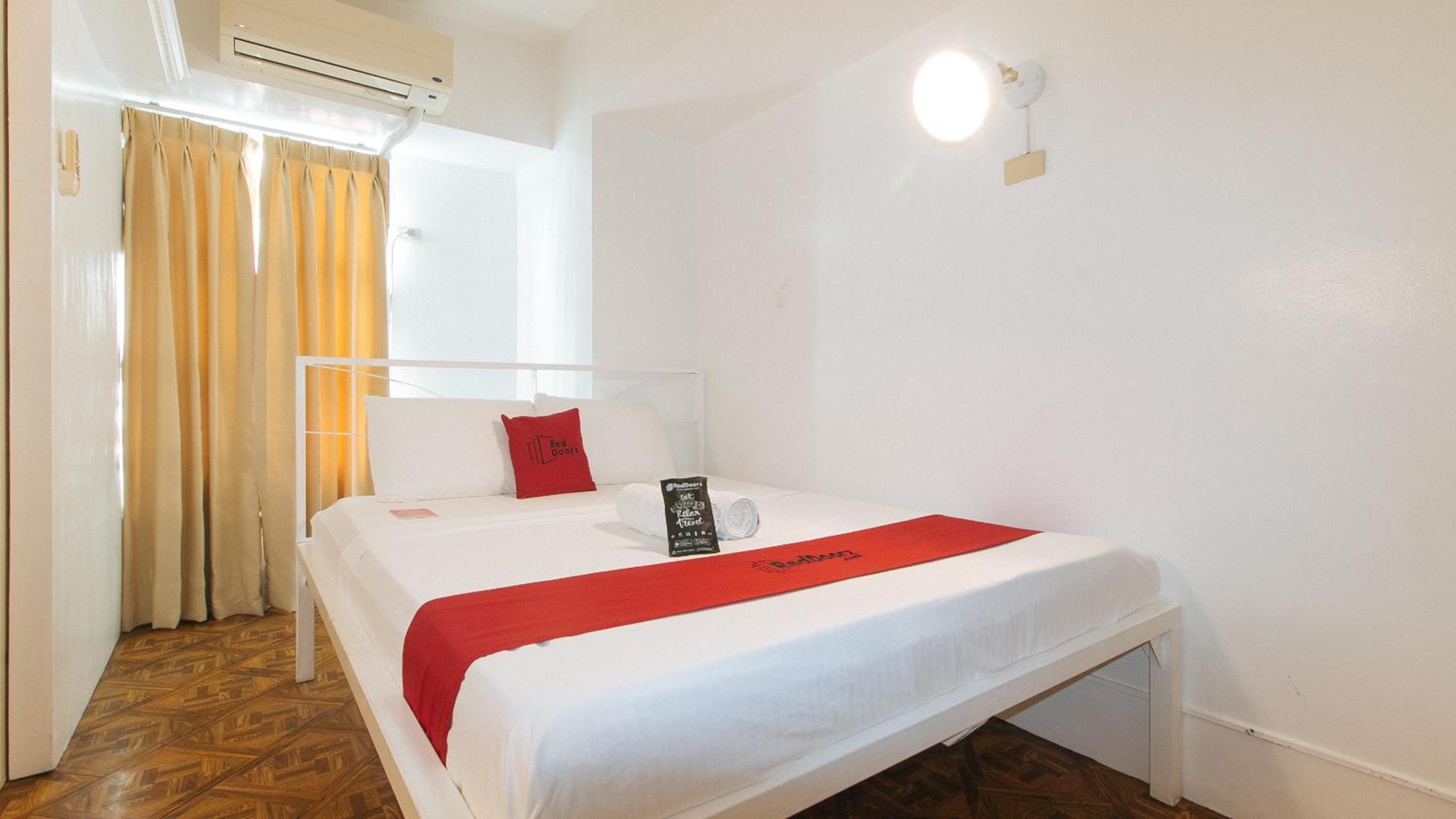Queen Room - Photo 14