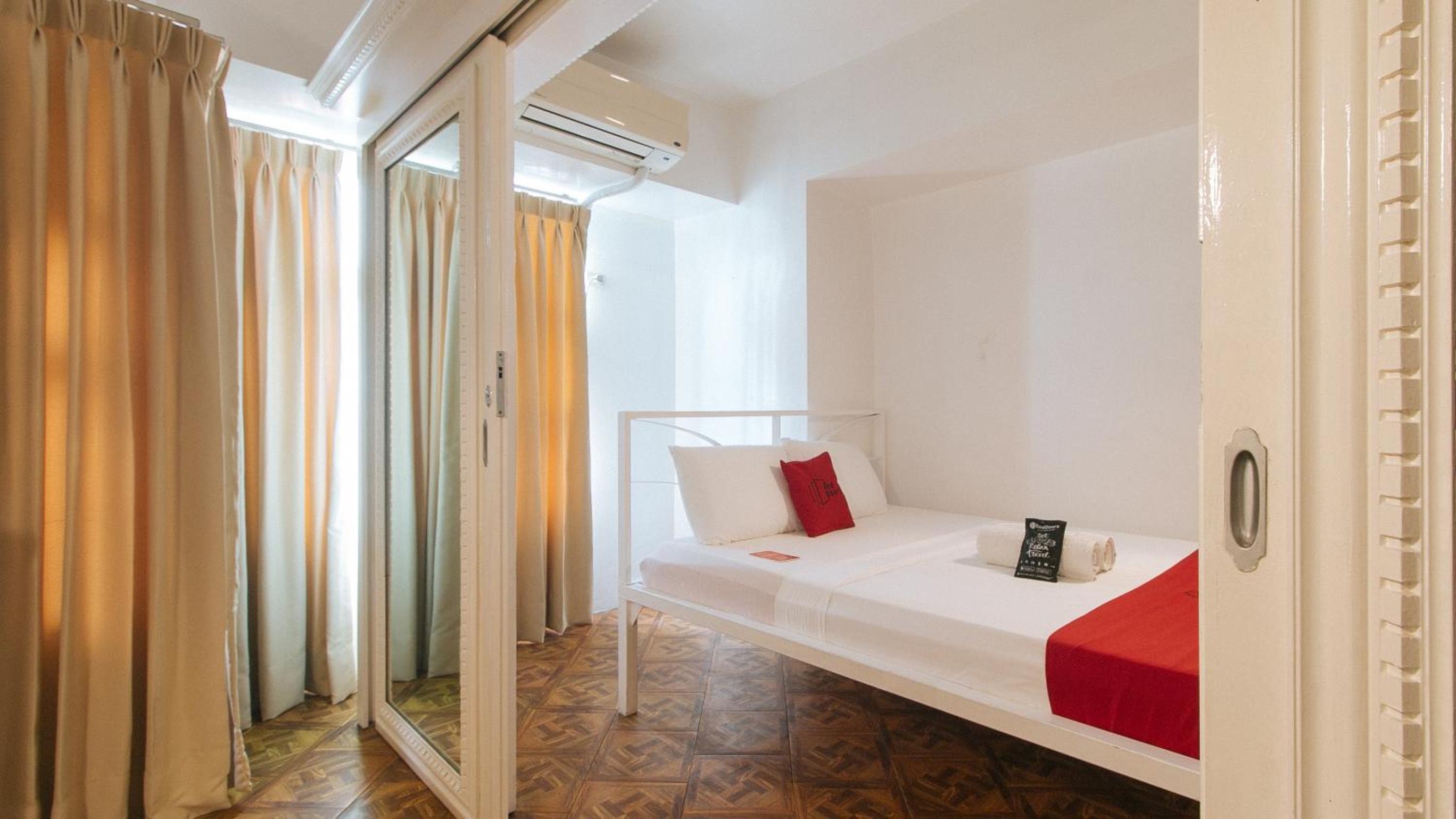 Queen Room - Photo 13