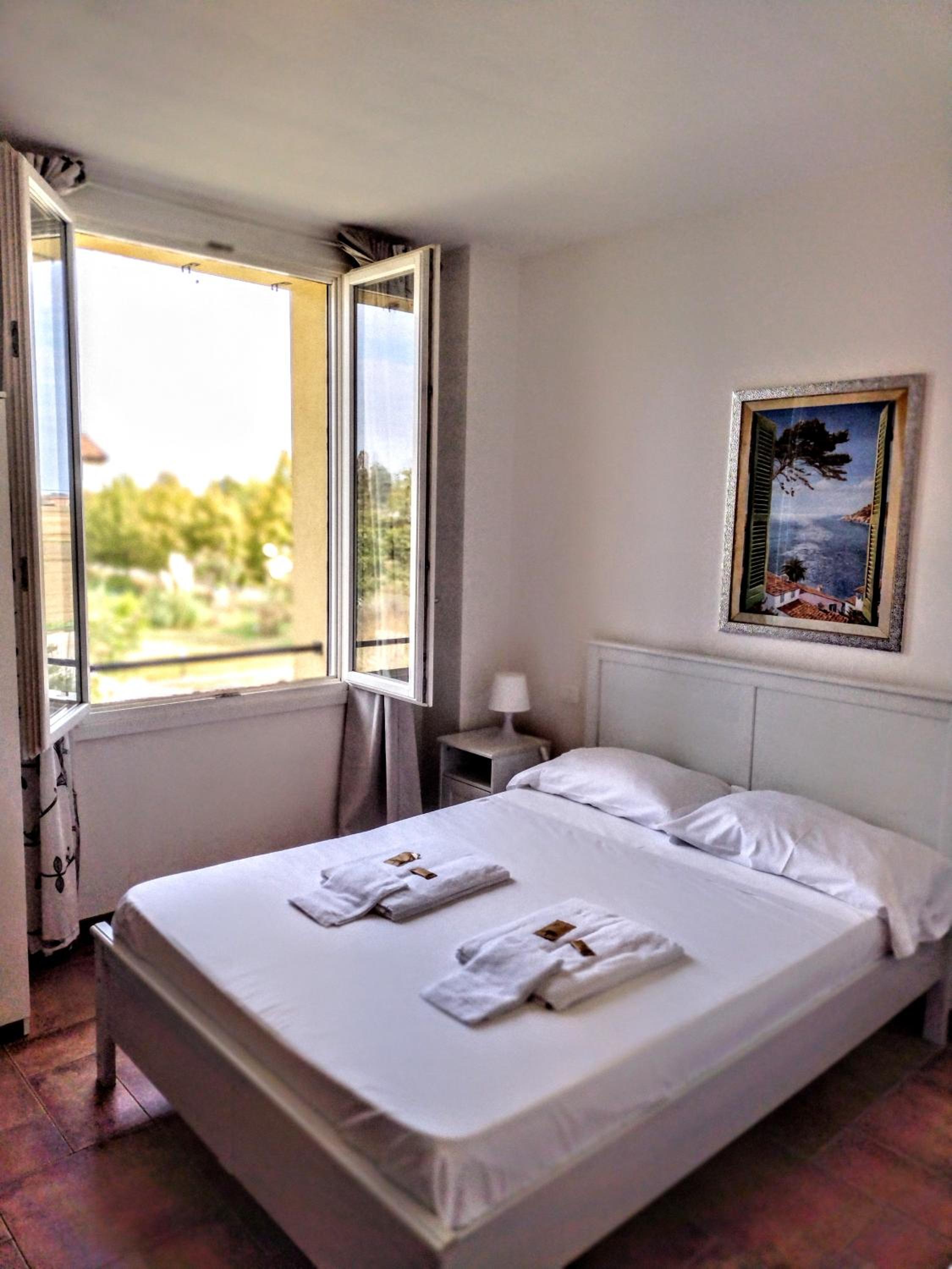 Double Room With Private Bathroom - Garden View