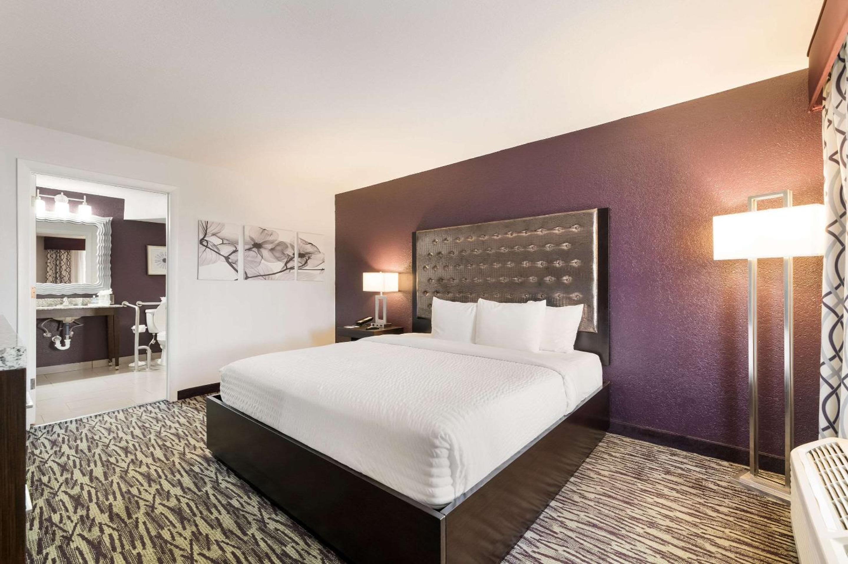Queen Room - Accessible/Nonsmoking