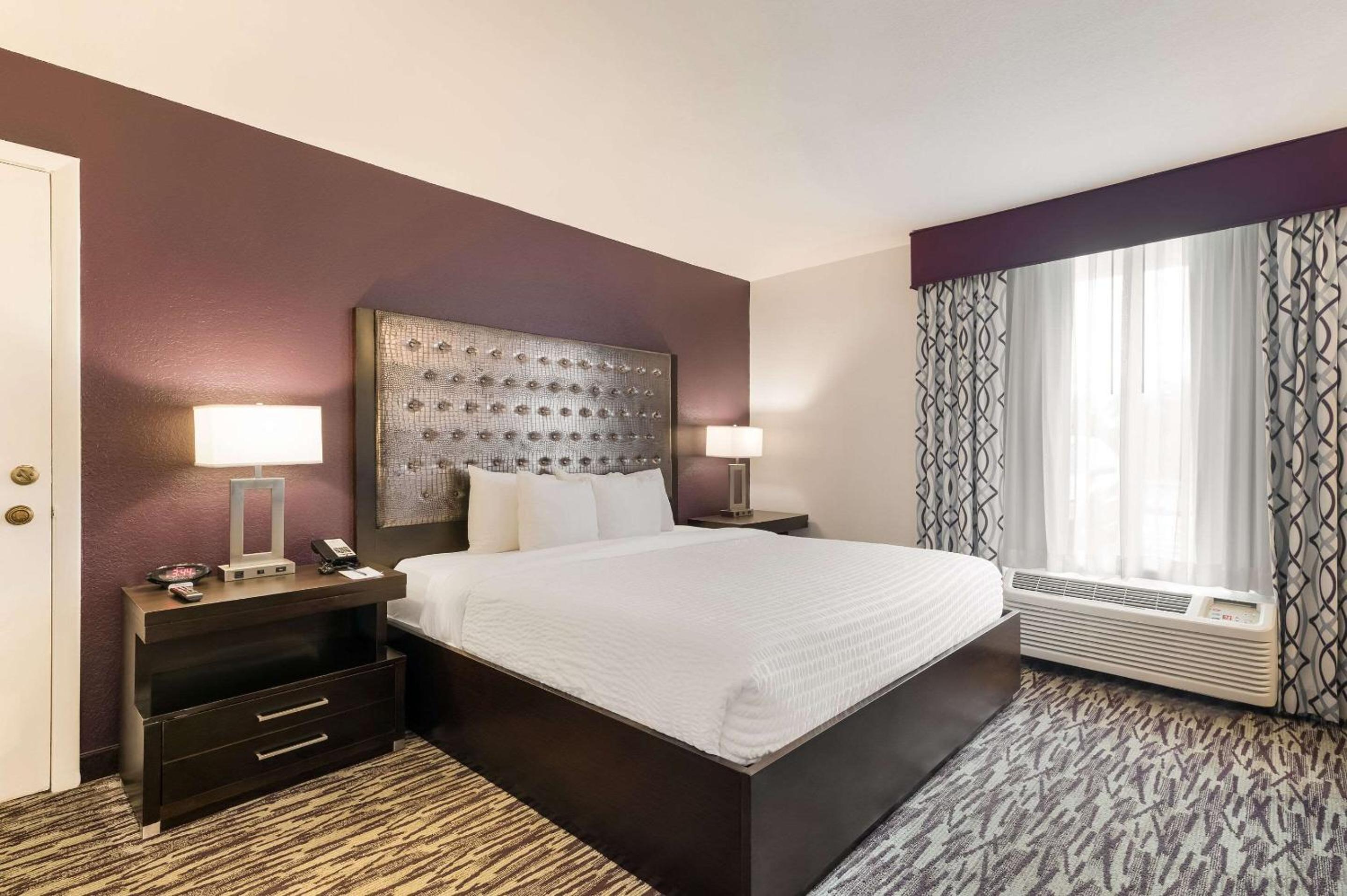 Queen Room - Non-Smoking (No Resort Fee)