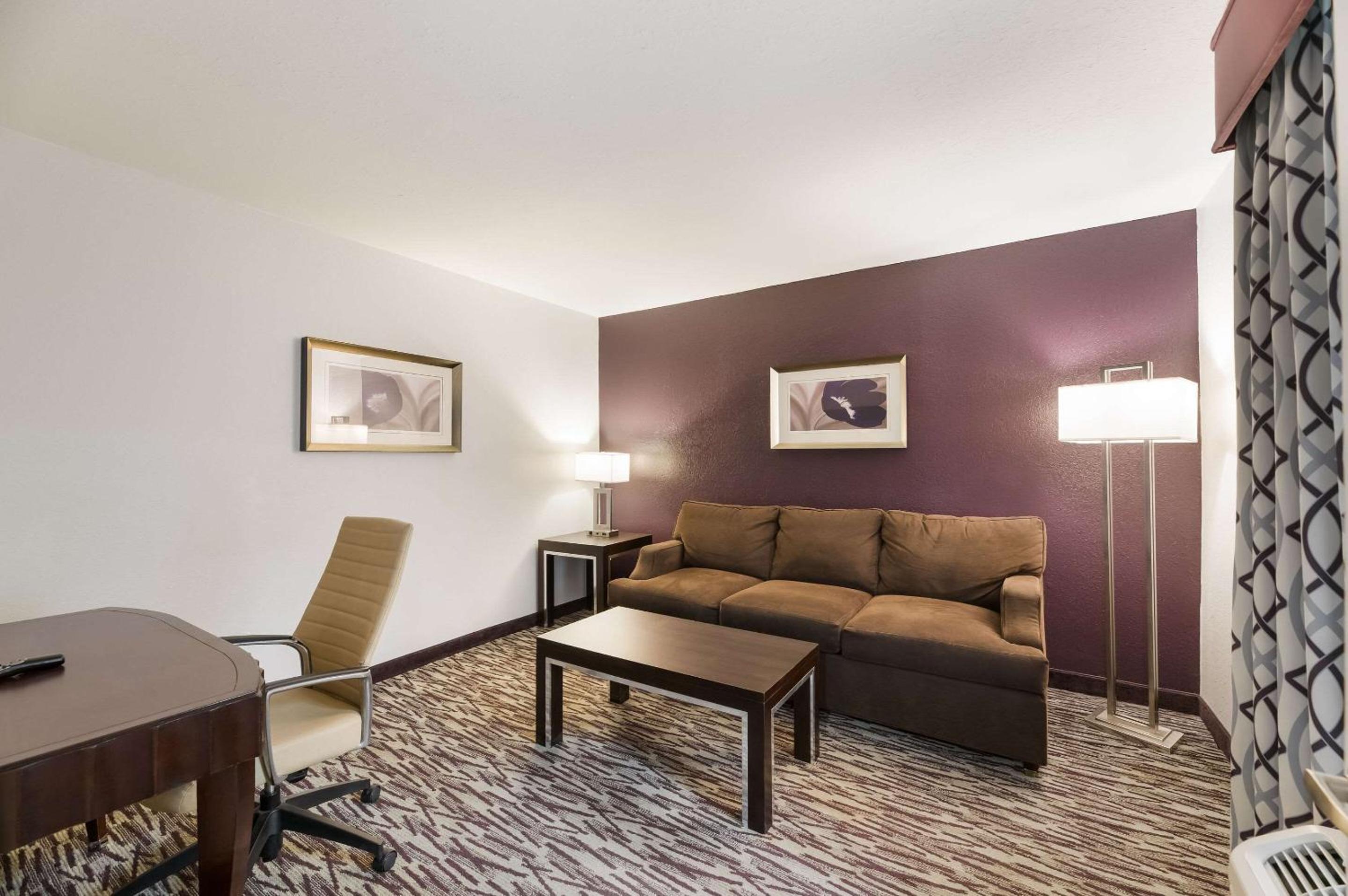 Queen Suite with Two Queen Beds & Sofa Bed (No Resort Fee)