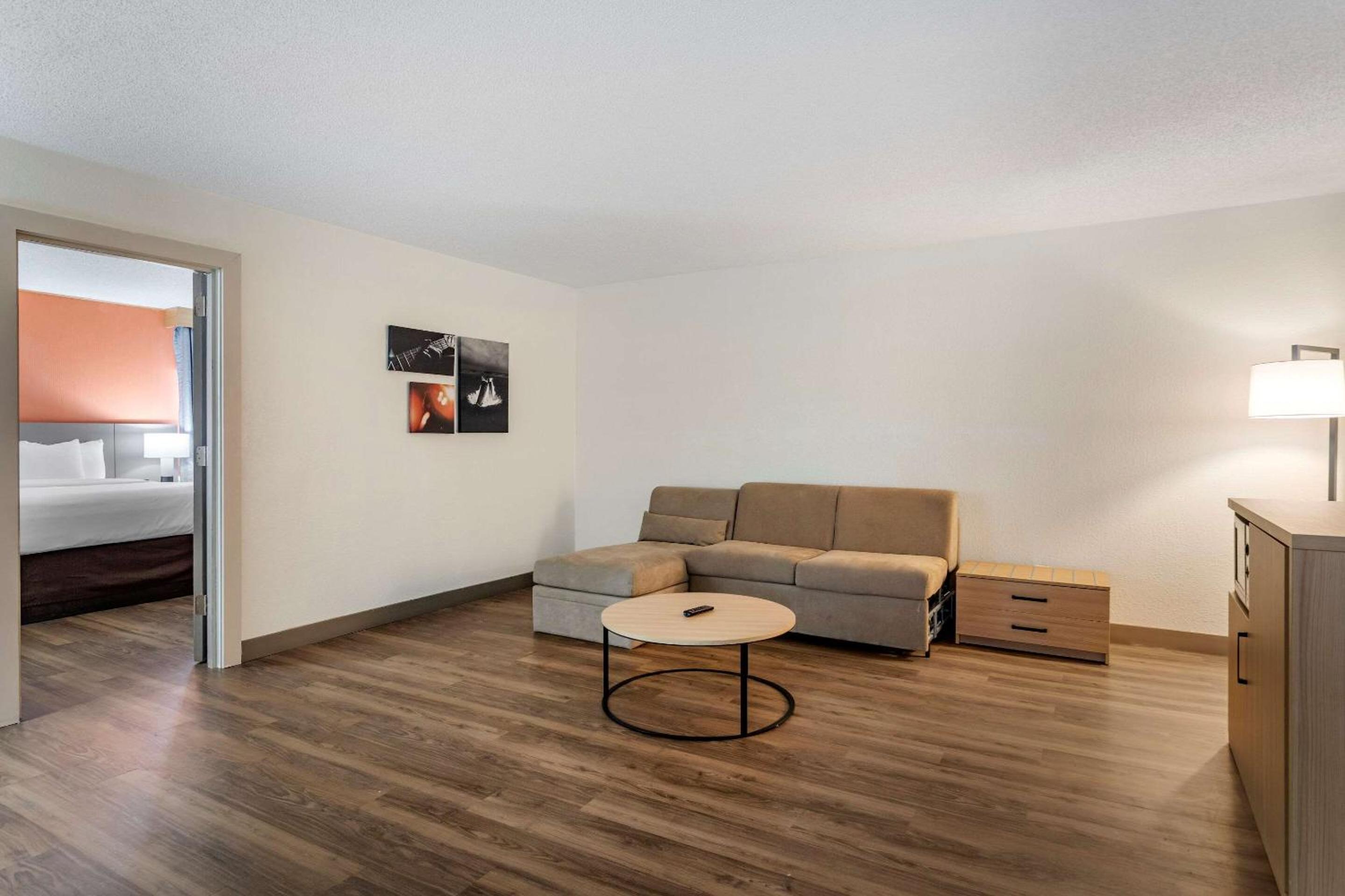 Superior King Suite - Non-smoking - Photo 1