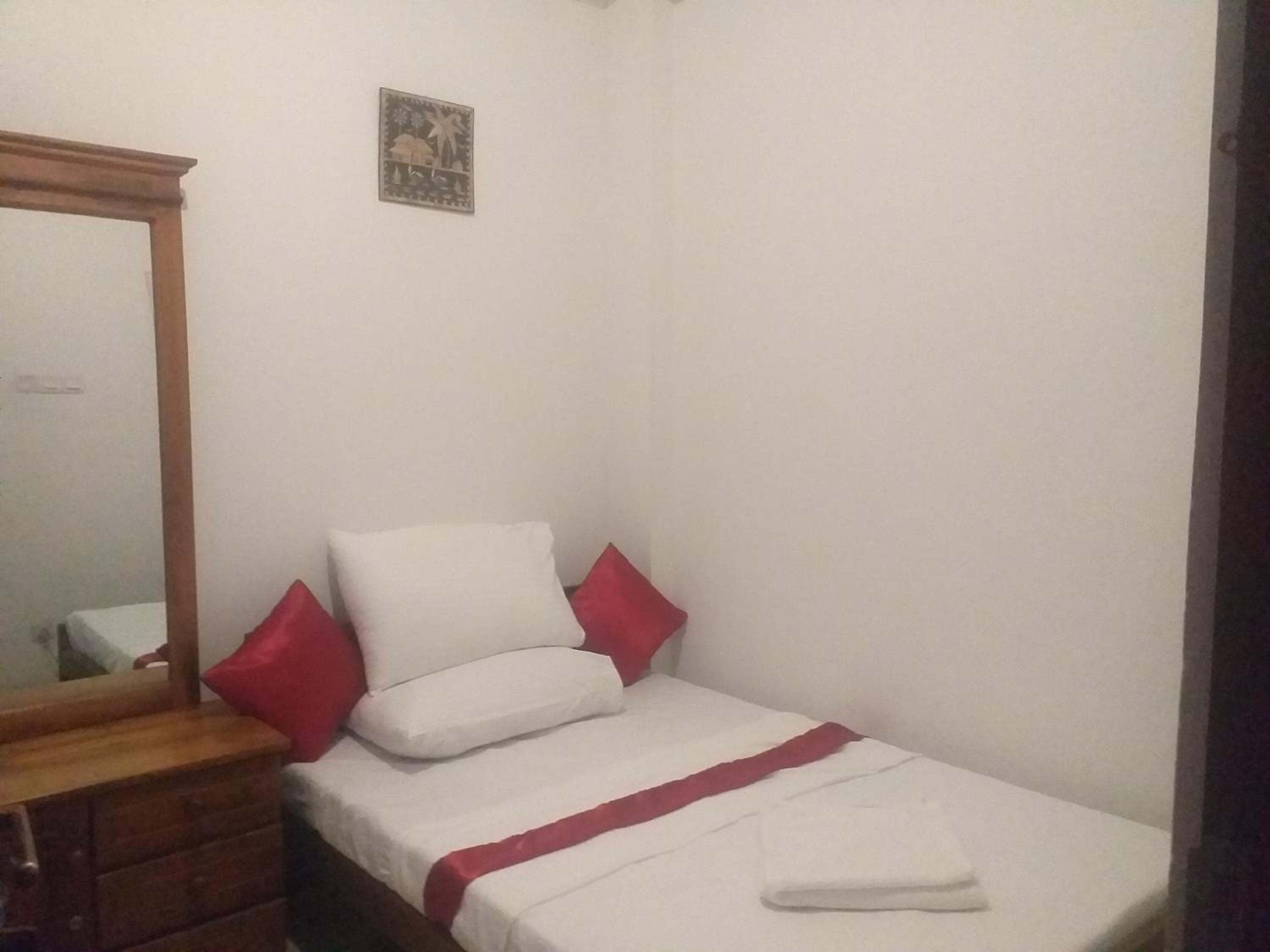 Budget Single Room photo 2