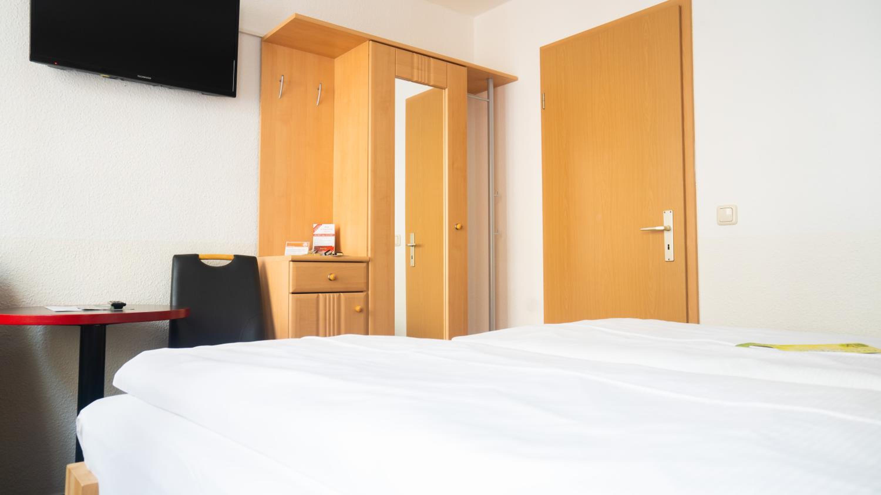 Economy Double Room - Photo 3