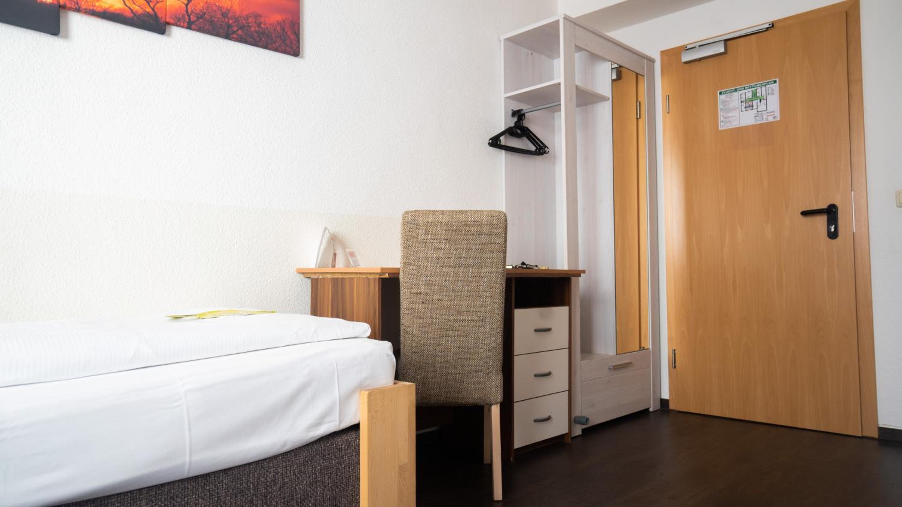 Twin Room - Photo 4