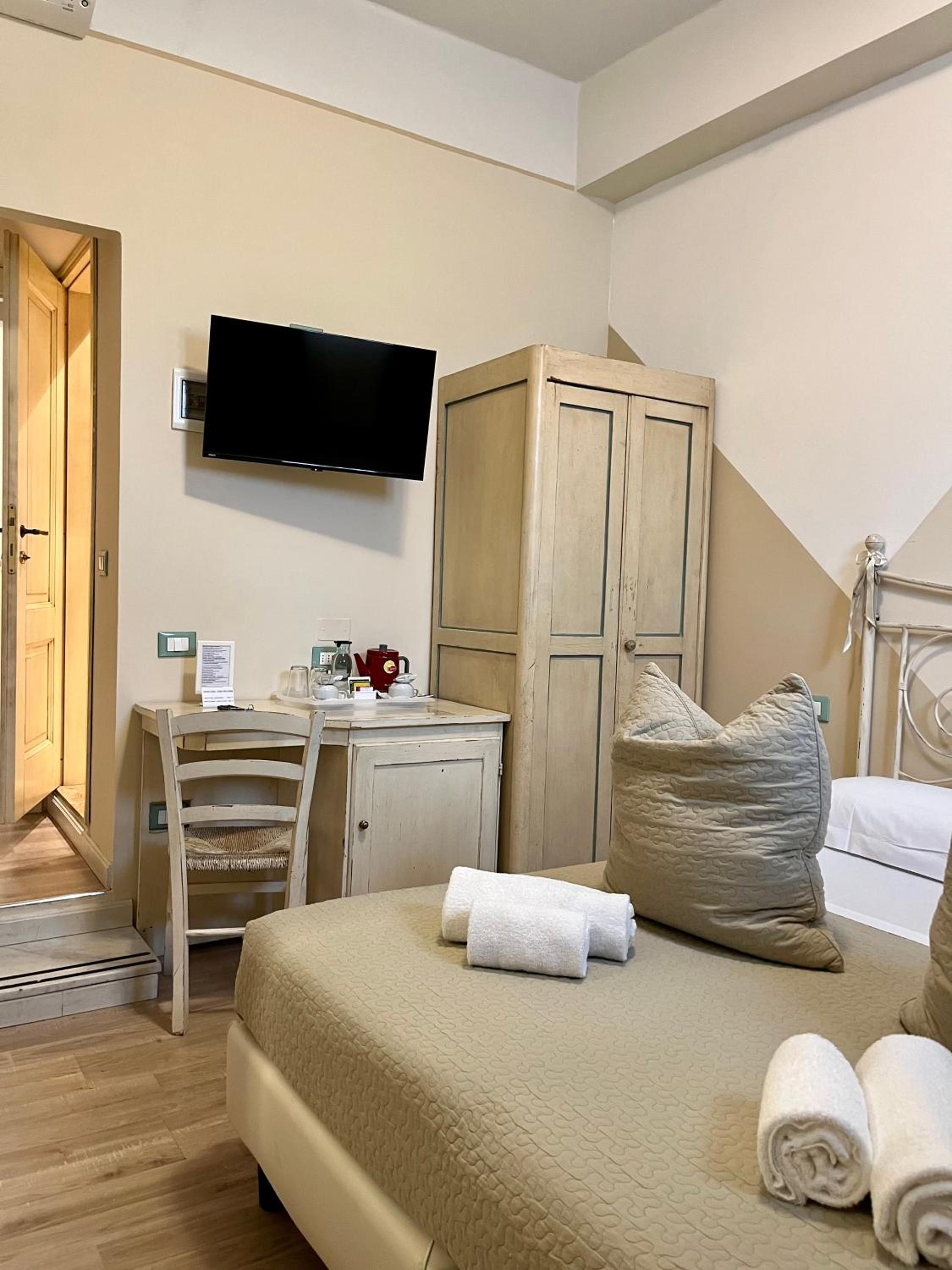 Economy Double Room photo 1