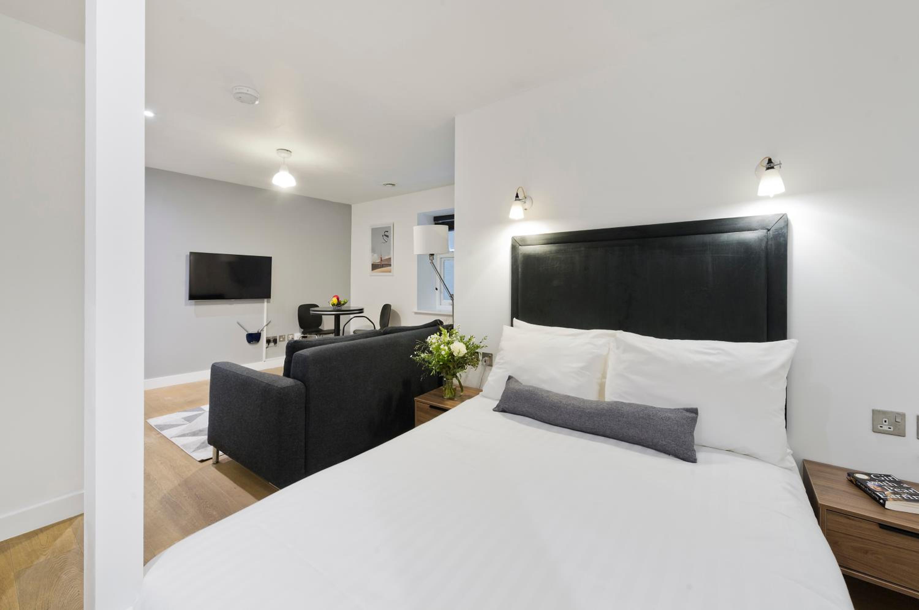Classic Studio Apartment photo 3