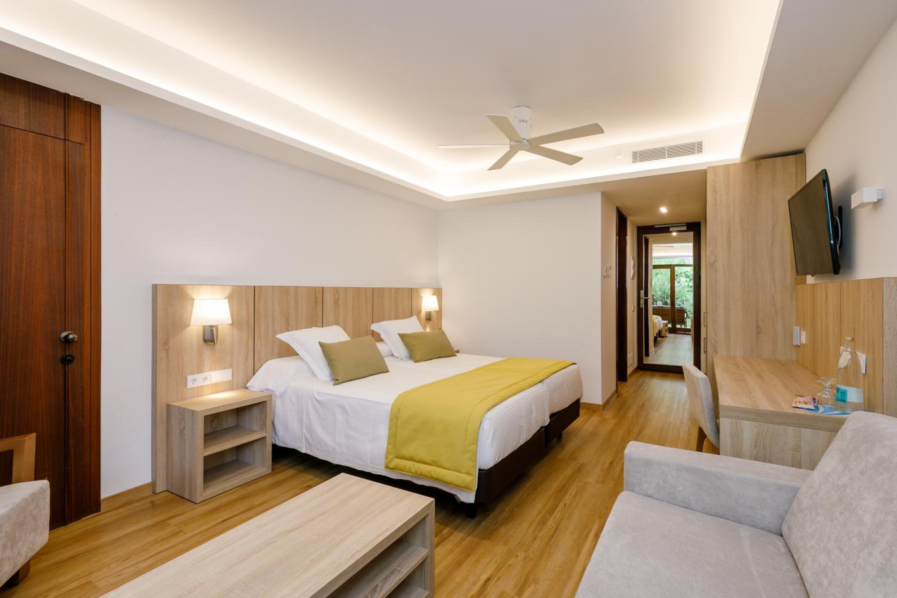 Village Room - Photo 4