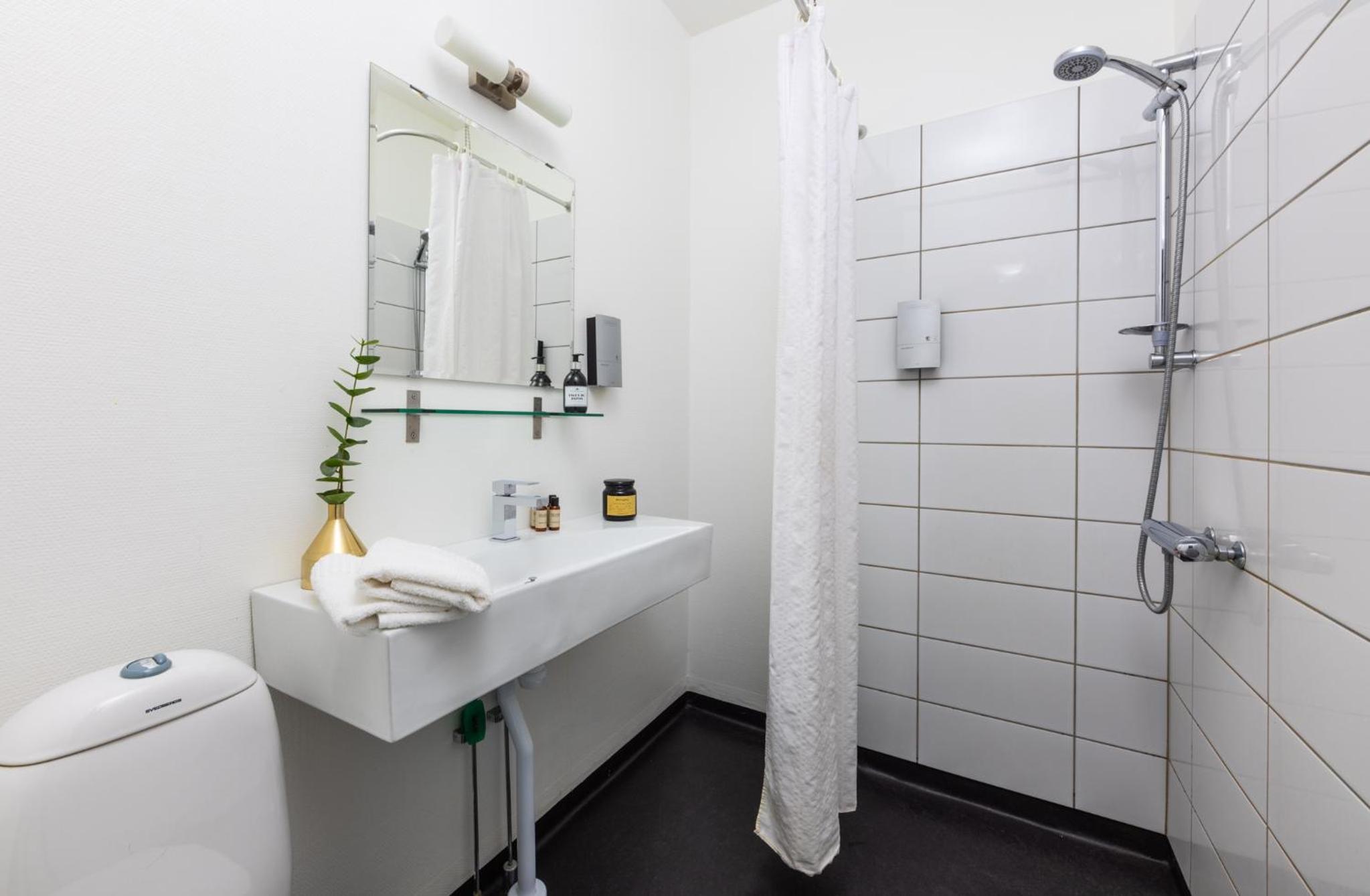 Double or Twin Room - Photo 3