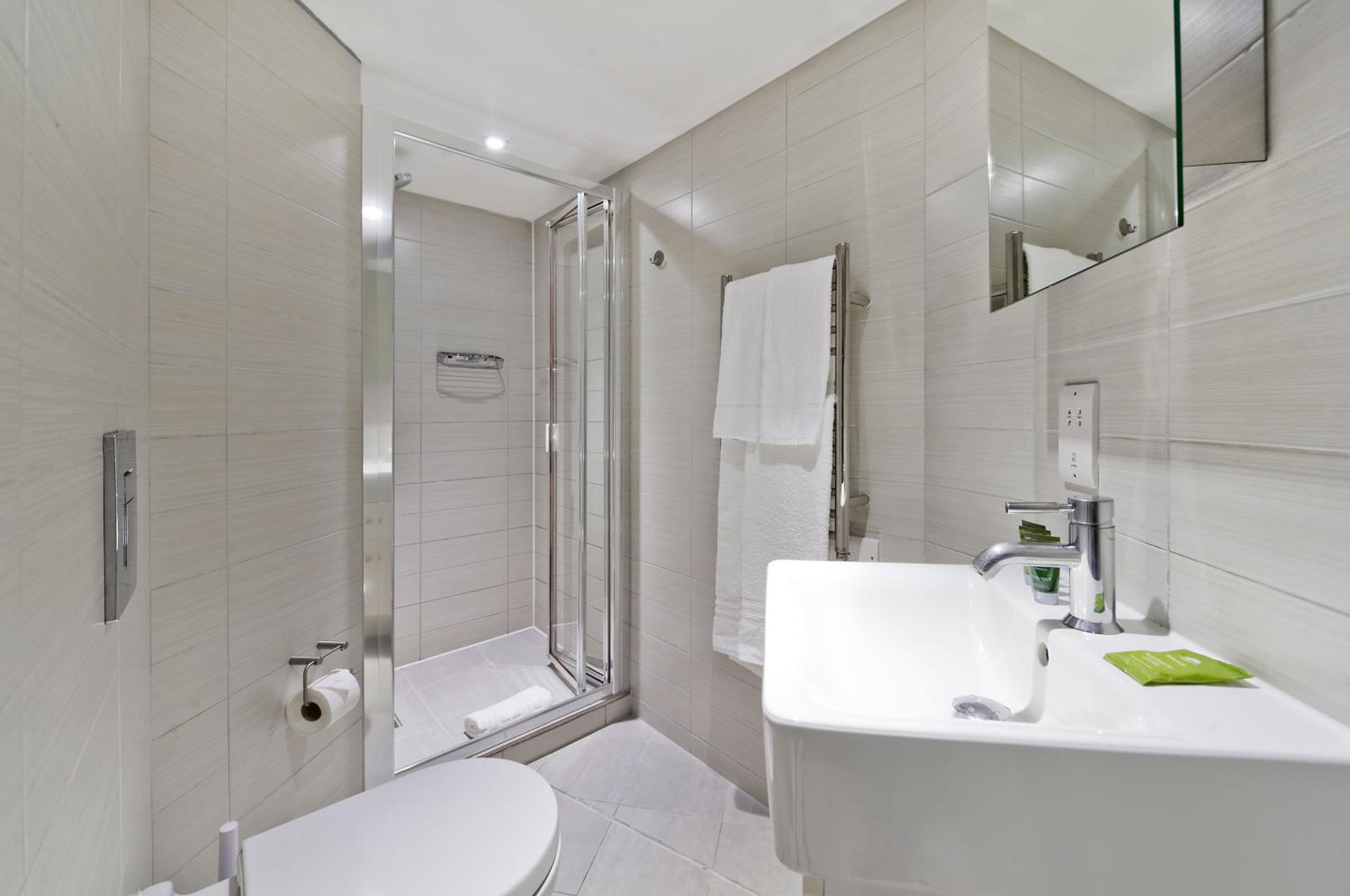 Studio Apartment Lower Ground Floor photo 3