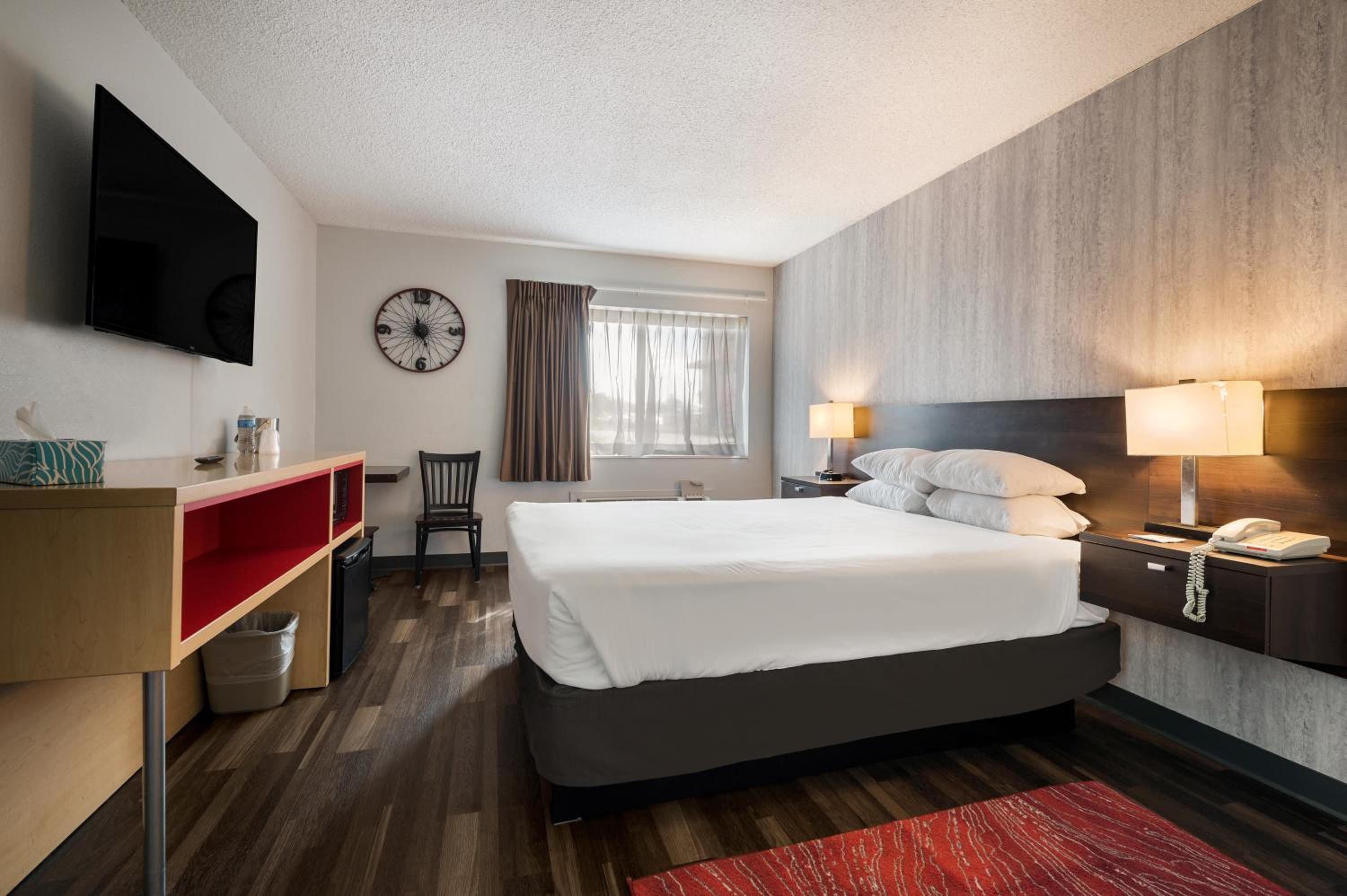Queen Room - Photo 1