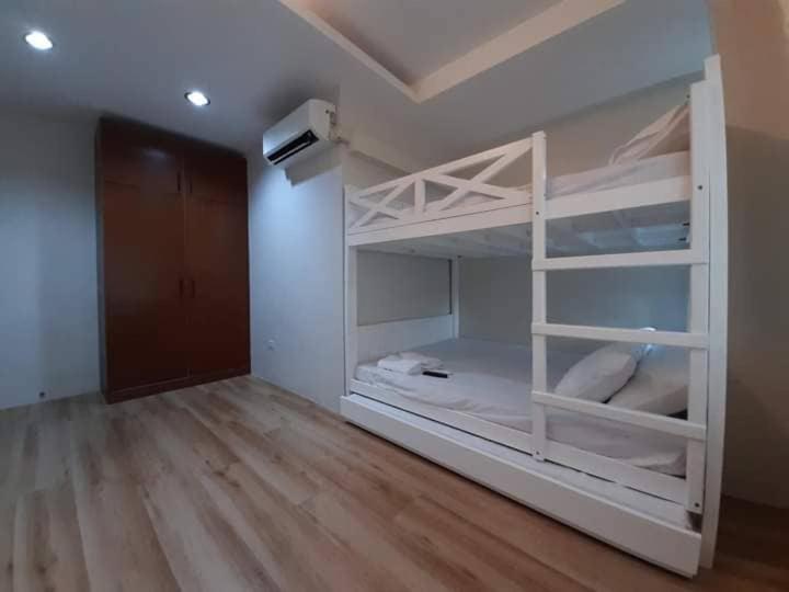 Family Room With Bathroom photo 2