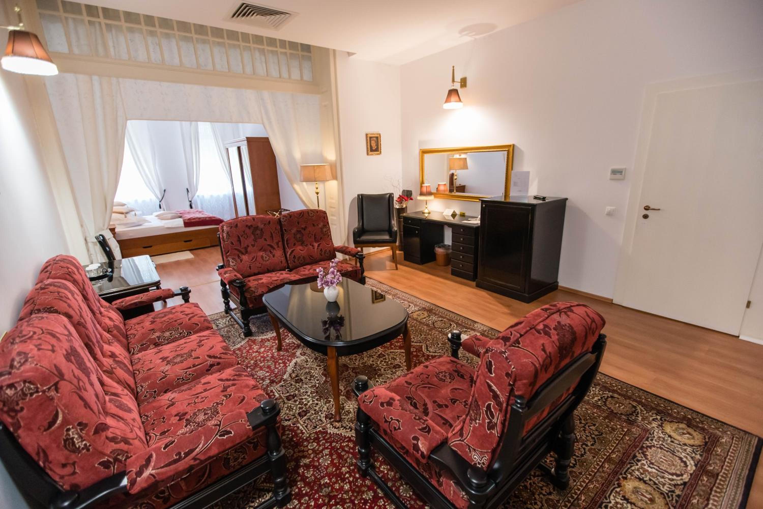 Suite - Photo 6