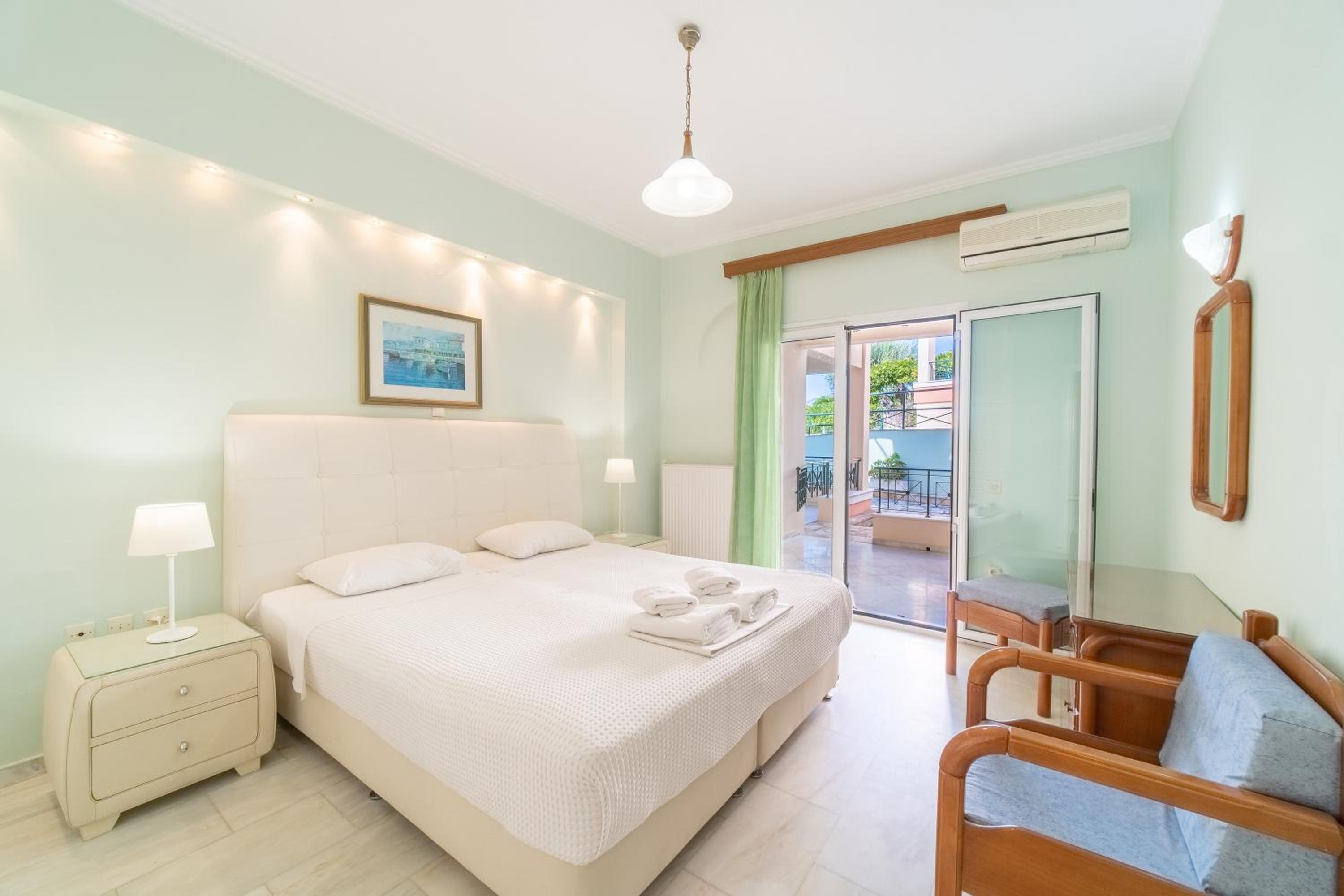 Superior One-Bedroom Apartment with Balcony